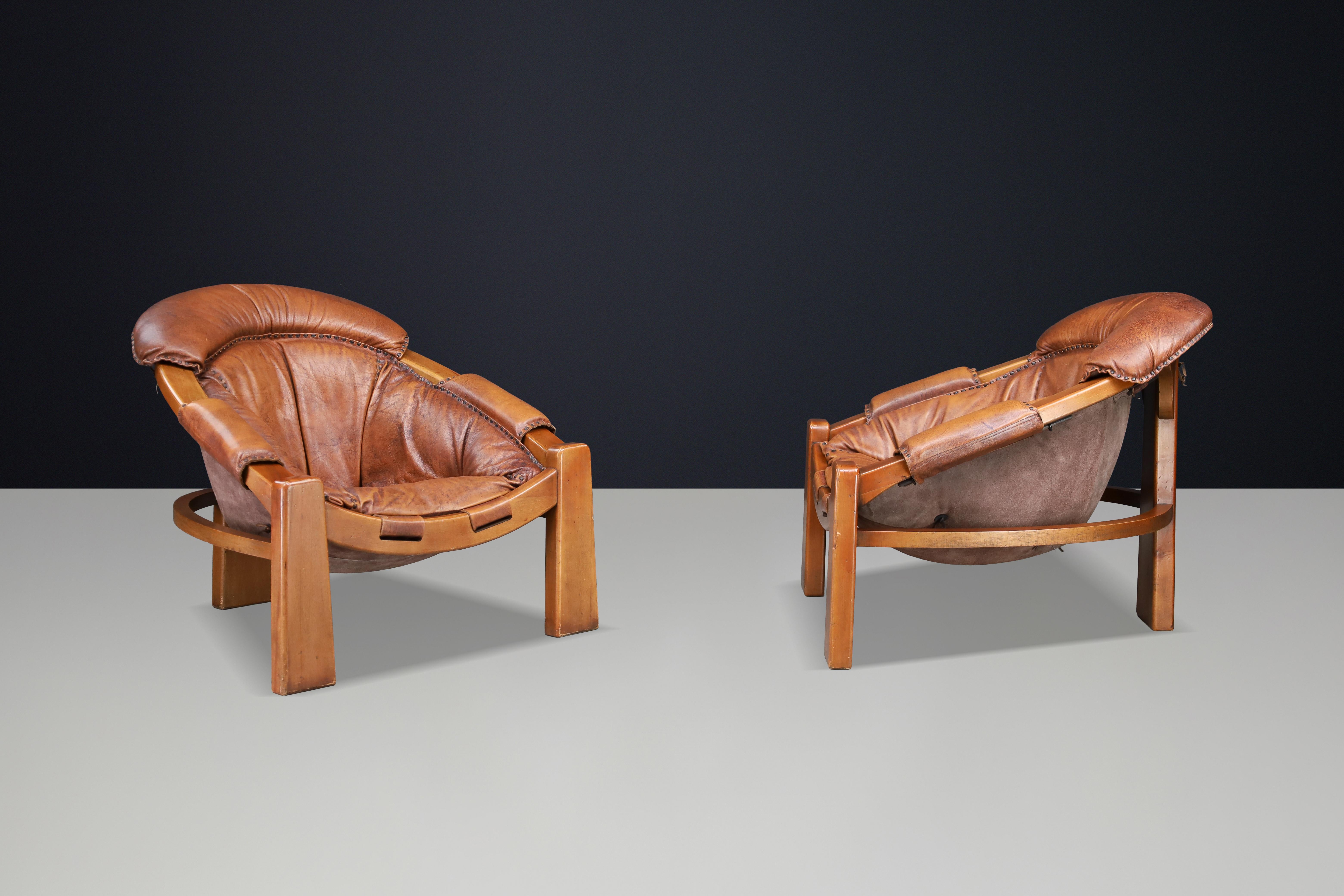 Pair of Luciano Frigerio Lounge Chairs in Cognac Leather and