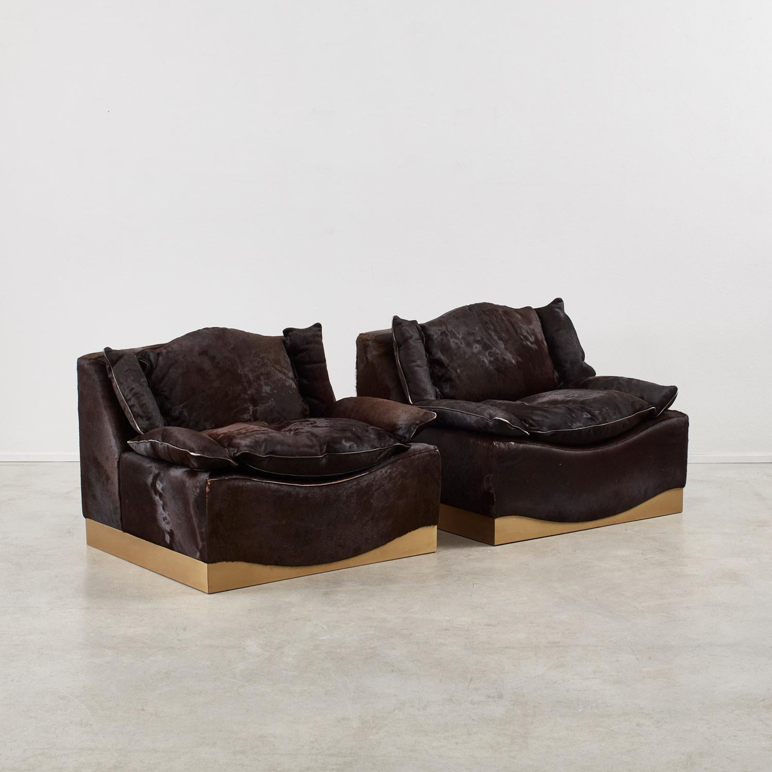 Italian Pair of Luciano Frigerio ponyhair armchairs & ottoman - Italy, 1970s For Sale