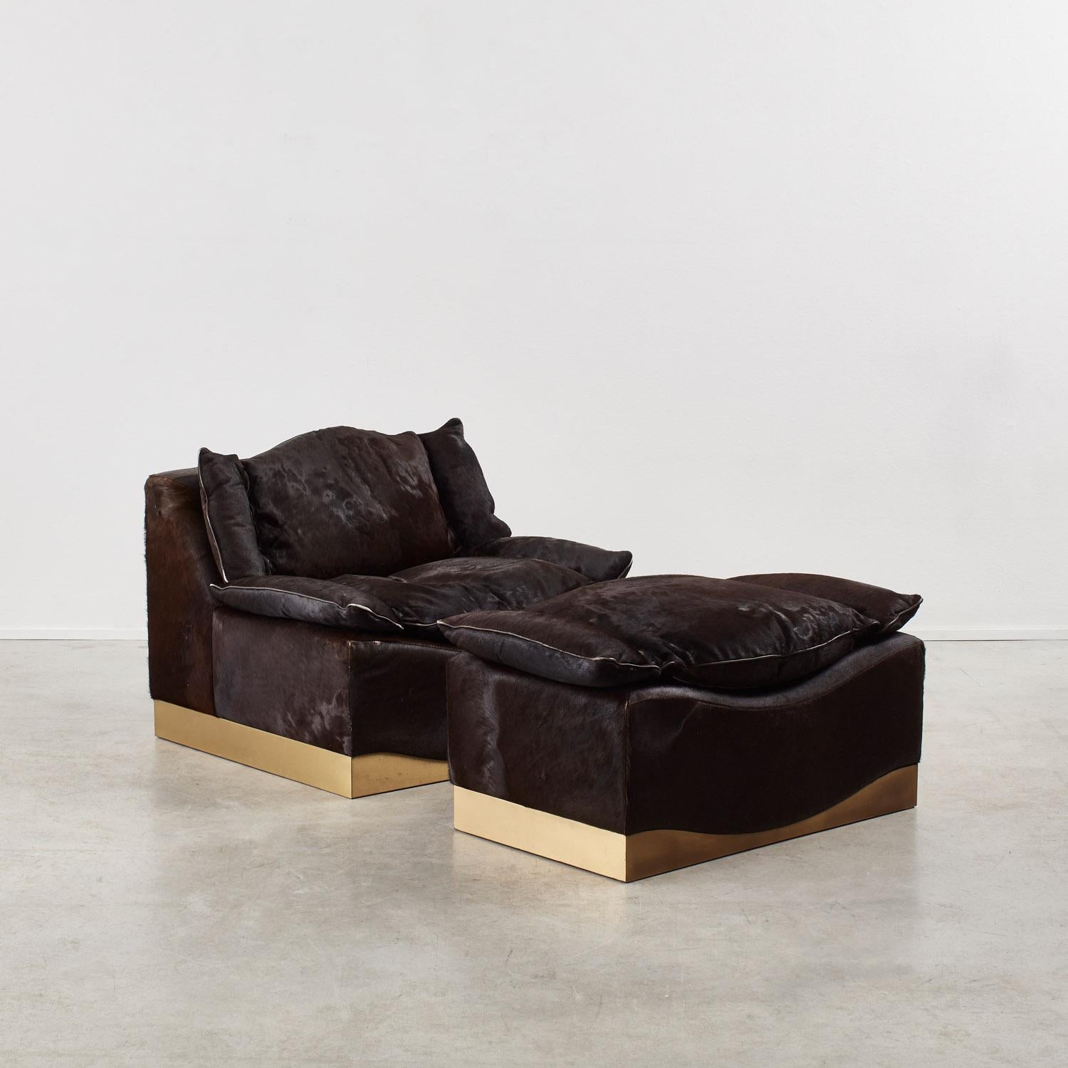 Pair of Luciano Frigerio ponyhair armchairs & ottoman - Italy, 1970s In Fair Condition For Sale In London, GB