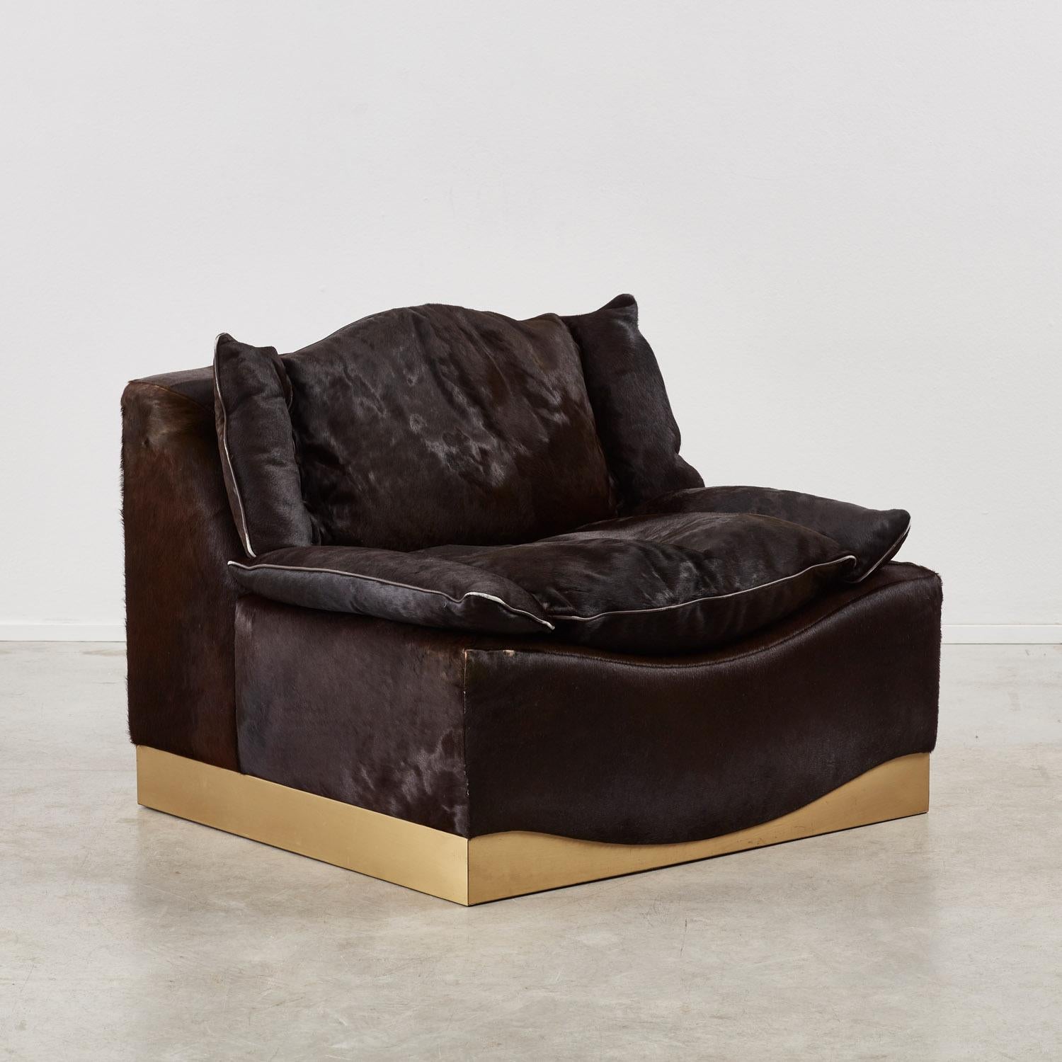 Late 20th Century Pair of Luciano Frigerio ponyhair armchairs & ottoman - Italy, 1970s For Sale