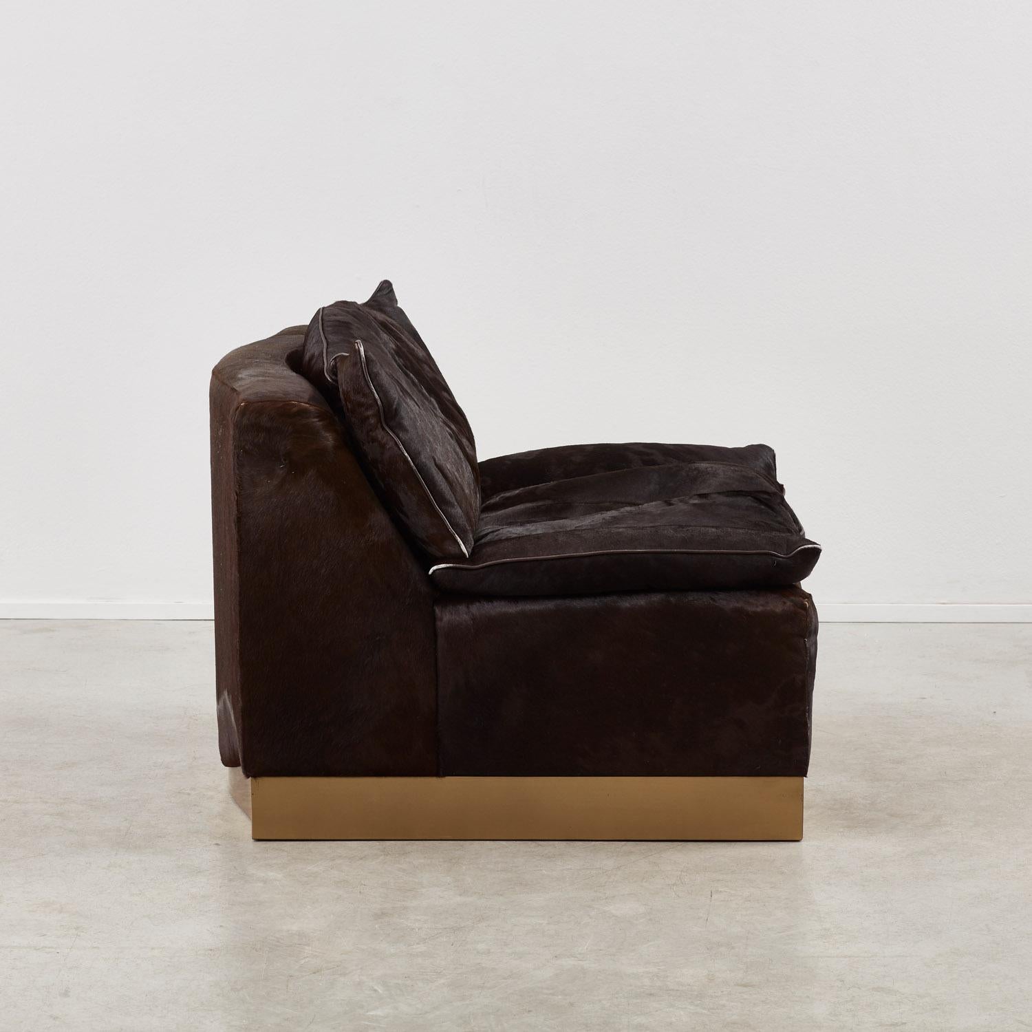 Brass Pair of Luciano Frigerio ponyhair armchairs & ottoman - Italy, 1970s For Sale