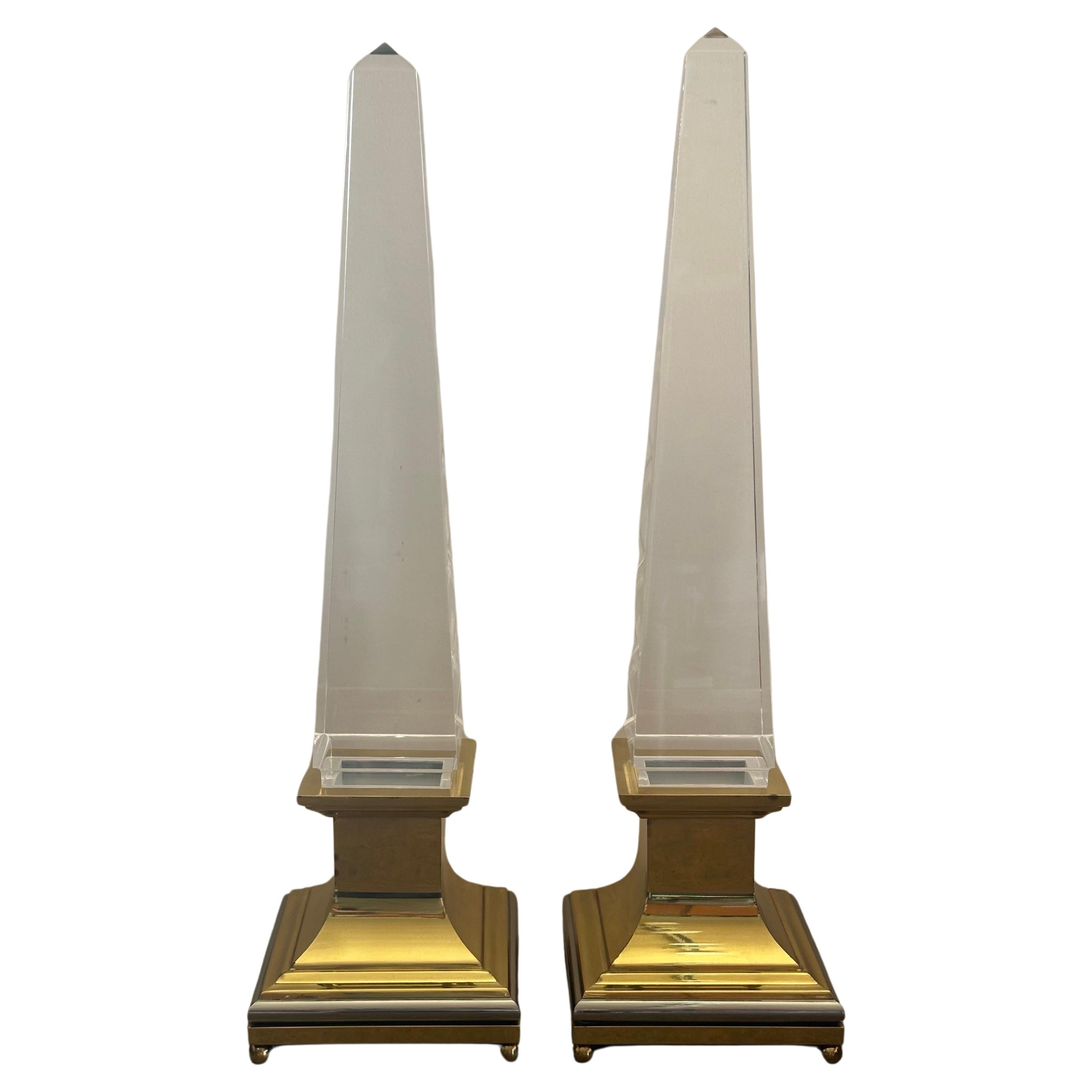Hollywood Regency Pair of Lucite and Brass Obelisk Table Lamps by Sandro Petti for Maison Jansen For Sale