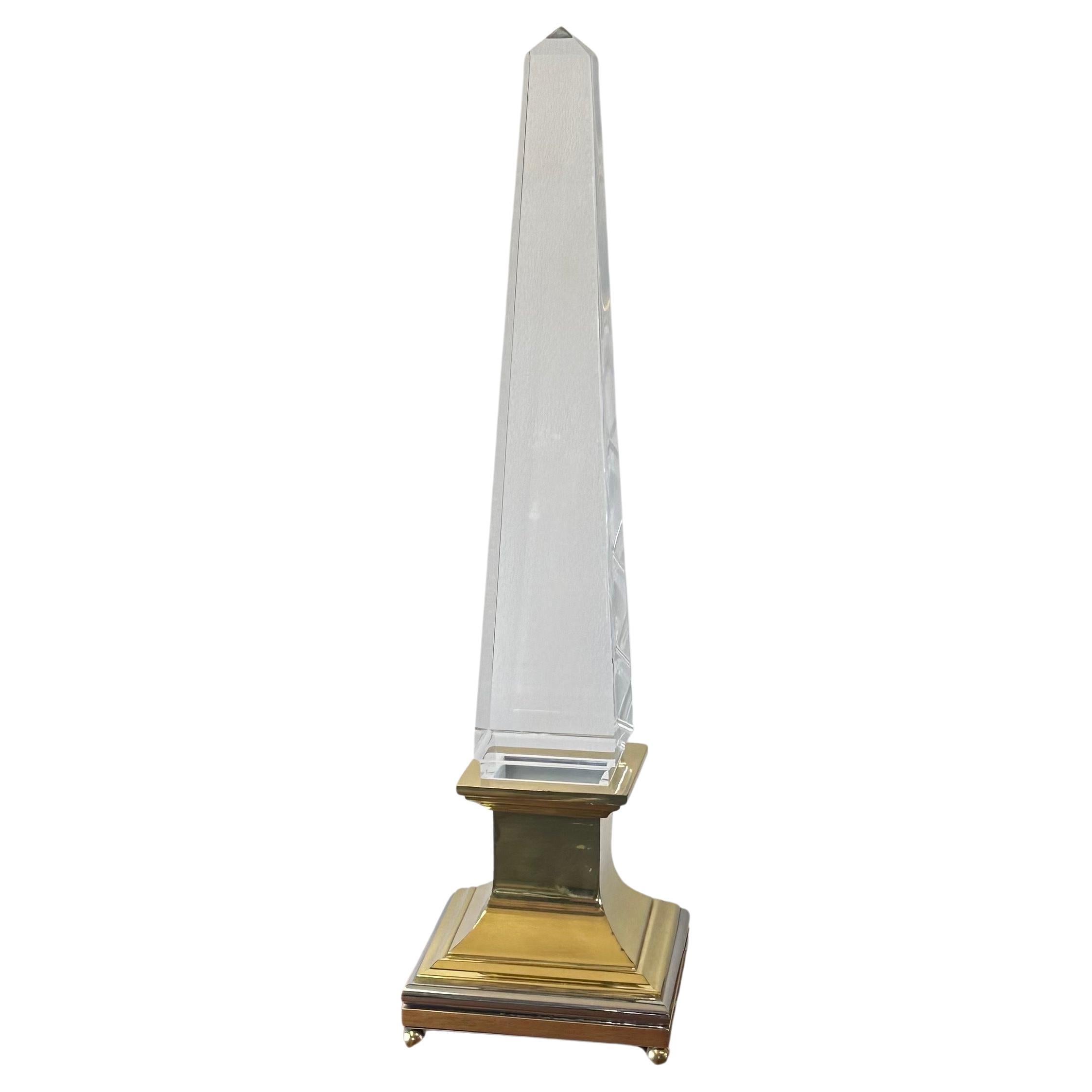 20th Century Pair of Lucite and Brass Obelisk Table Lamps by Sandro Petti for Maison Jansen For Sale