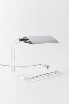 Pareja de lámparas de escritorio de lucita y cromo de Peter Hamburger