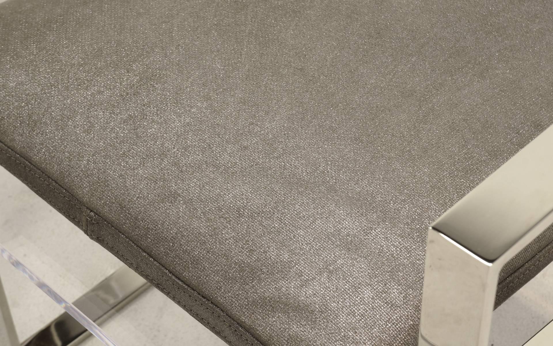 Américain Paire de chaises longues en lucite et chrome signées à la main par Charles Hollis Jones 1984 en vente