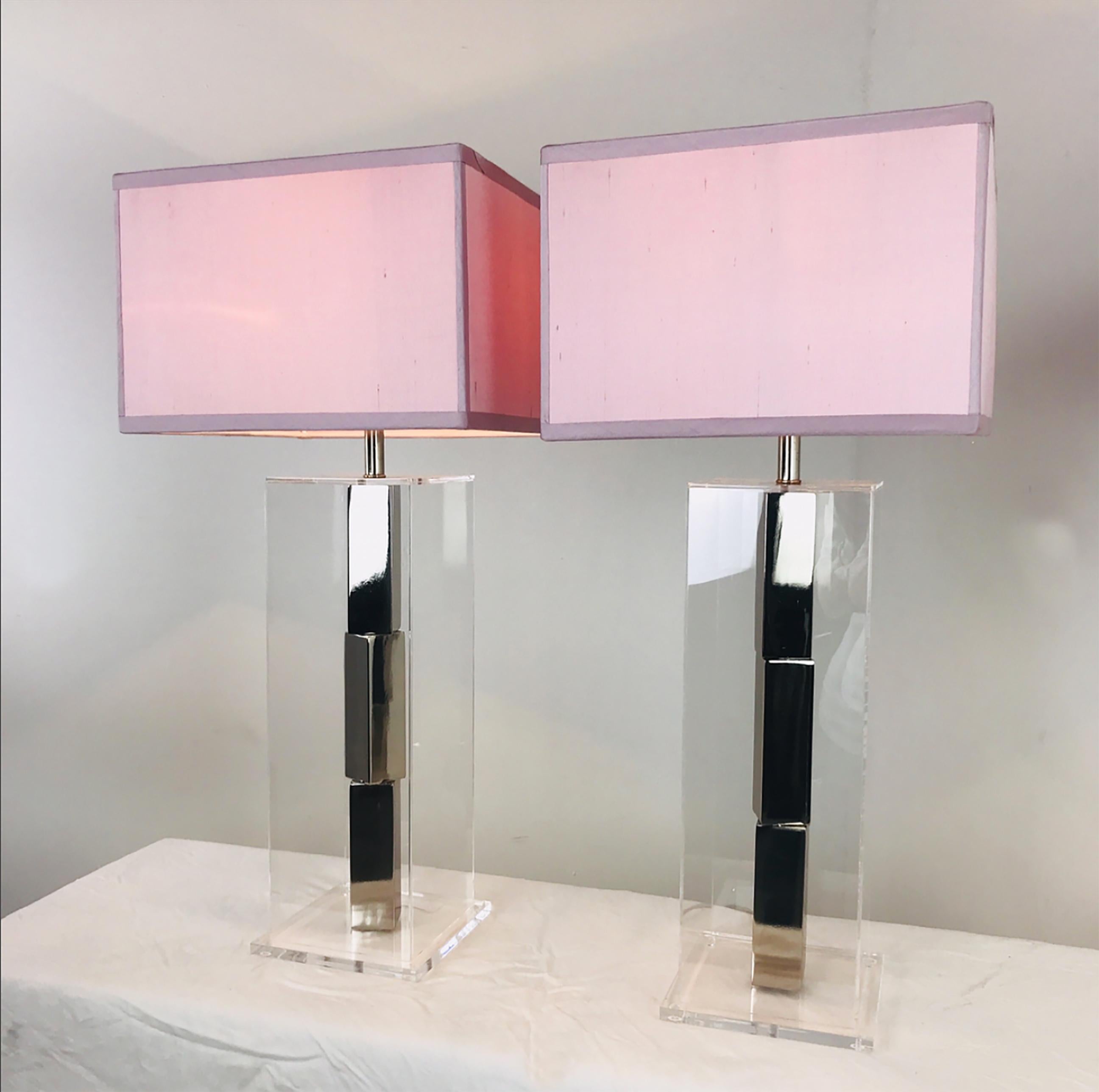 Mid-Century Modern Pair of Lucite and Chrome Table Lamps by Laurel with Silk Shades