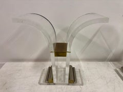 Pareja de Consolas de Lucite y Metal