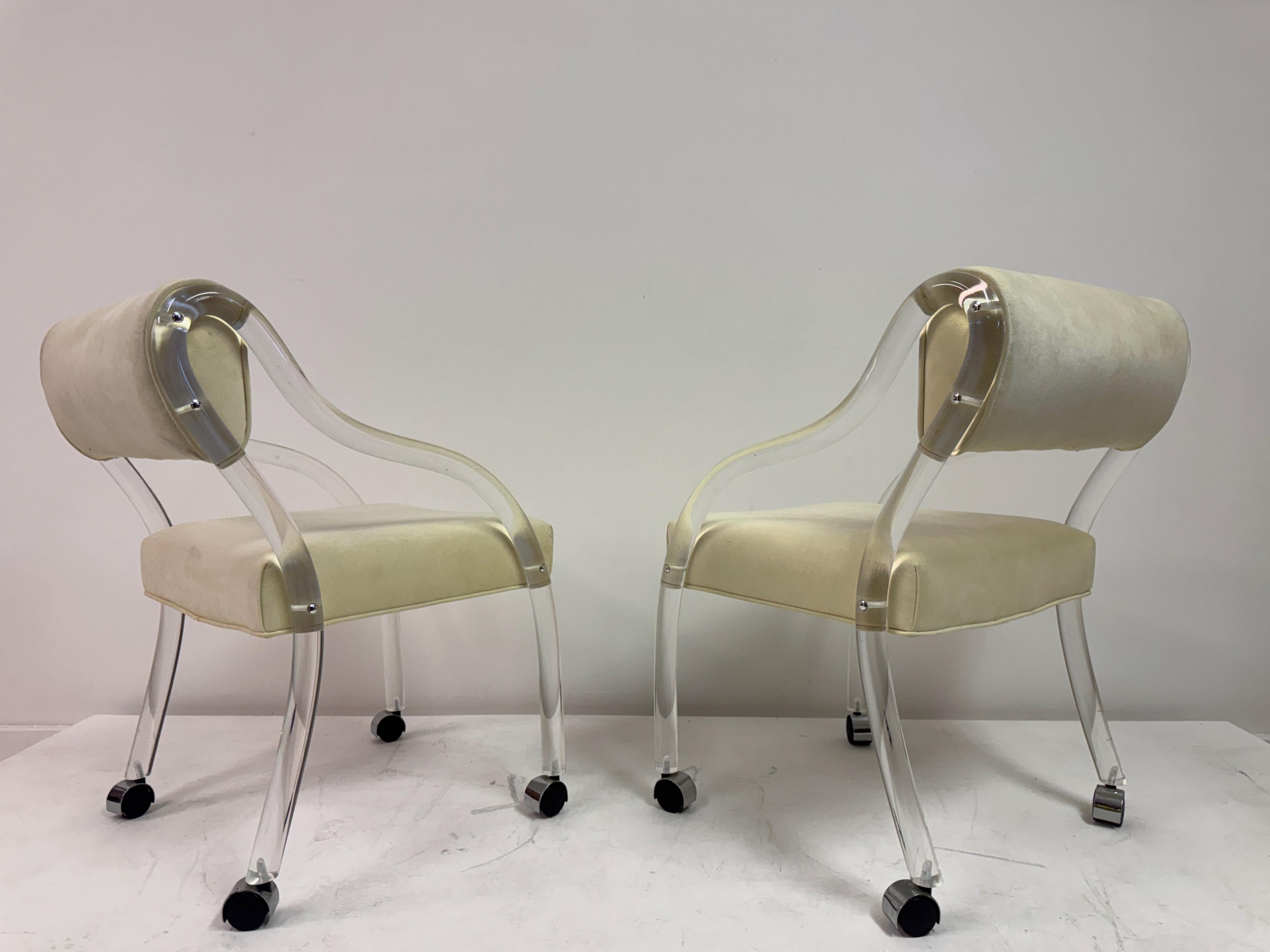 Paar Lucite-Sessel, amerikanisch, CIRCA 1970er-1980er Jahre im Angebot 3