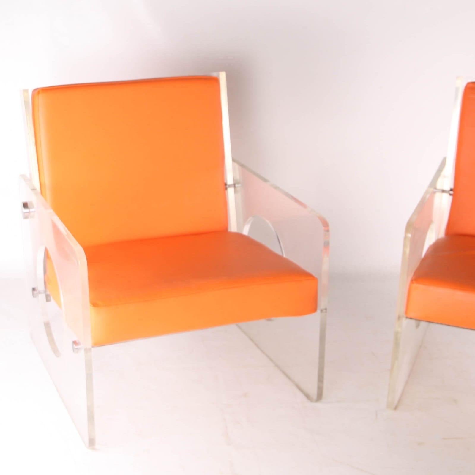 Coppia di poltrone in lucite in vendita 5