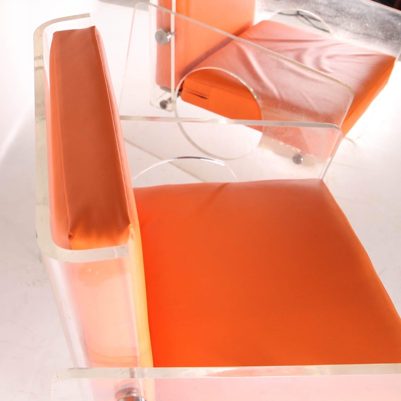 Coppia di poltrone in lucite in vendita 6