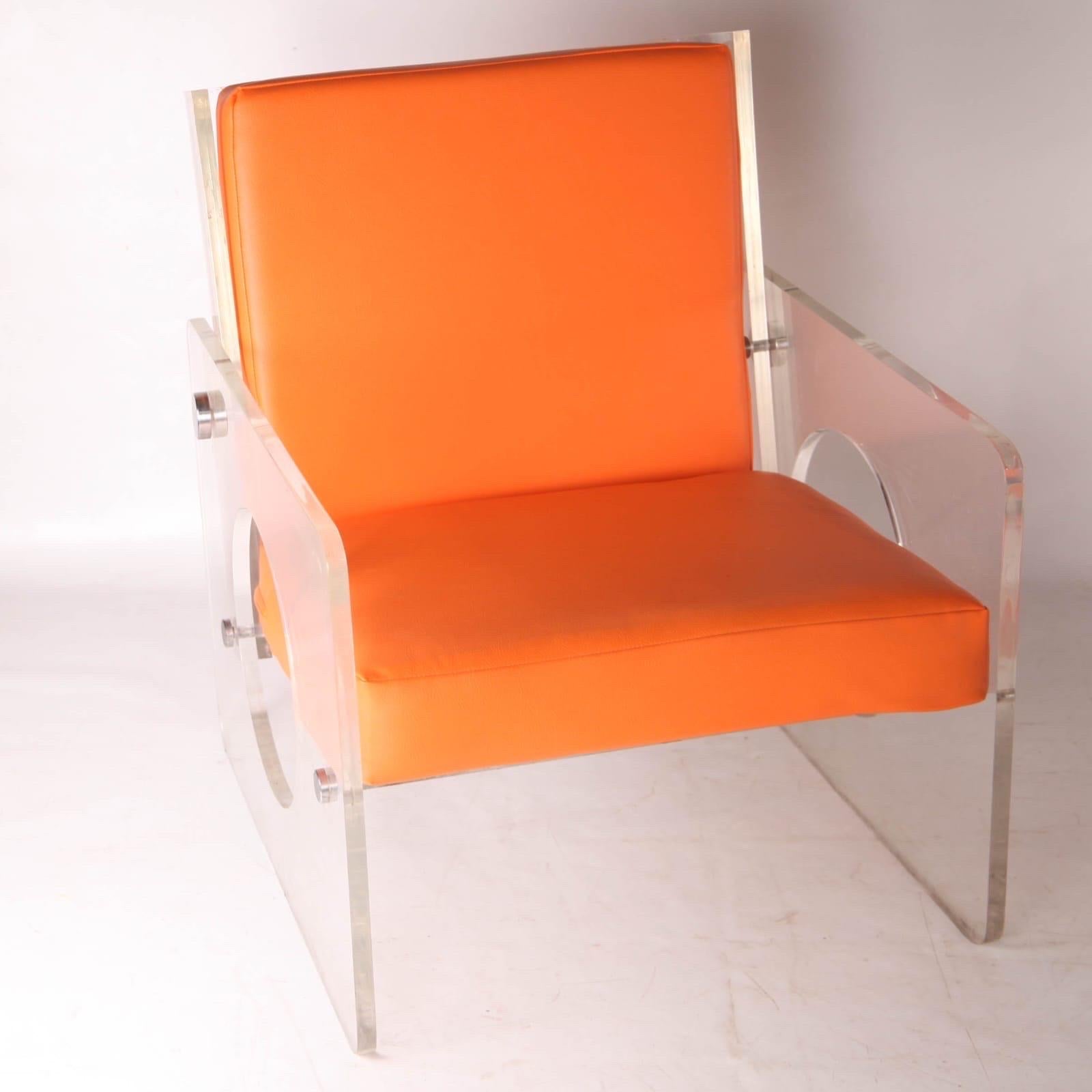 Coppia di poltrone in lucite in vendita 1