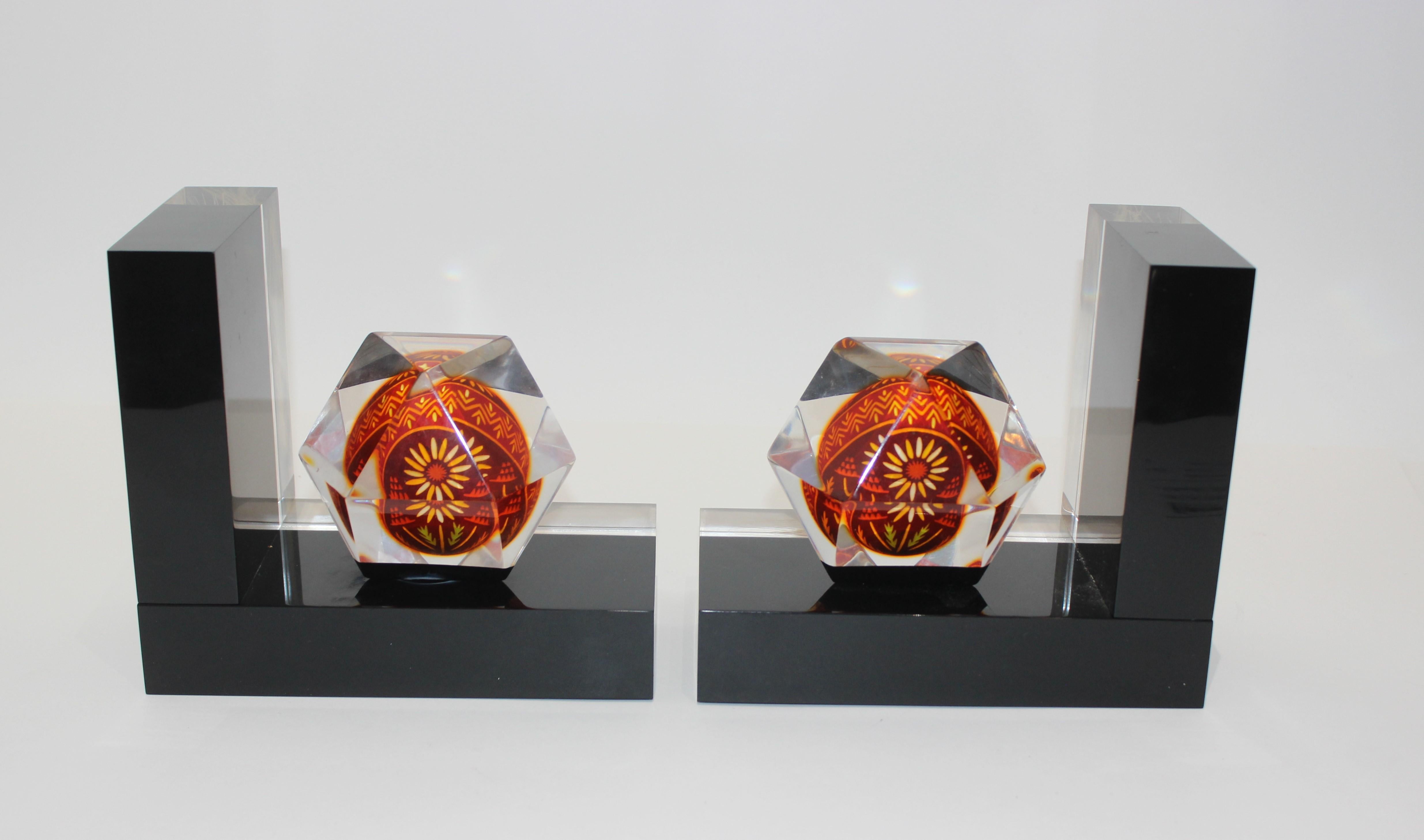 Pair of Lucite Bookends Ukraine Pysanka Easter Egg and Wheat In Good Condition For Sale In West Palm Beach, FL