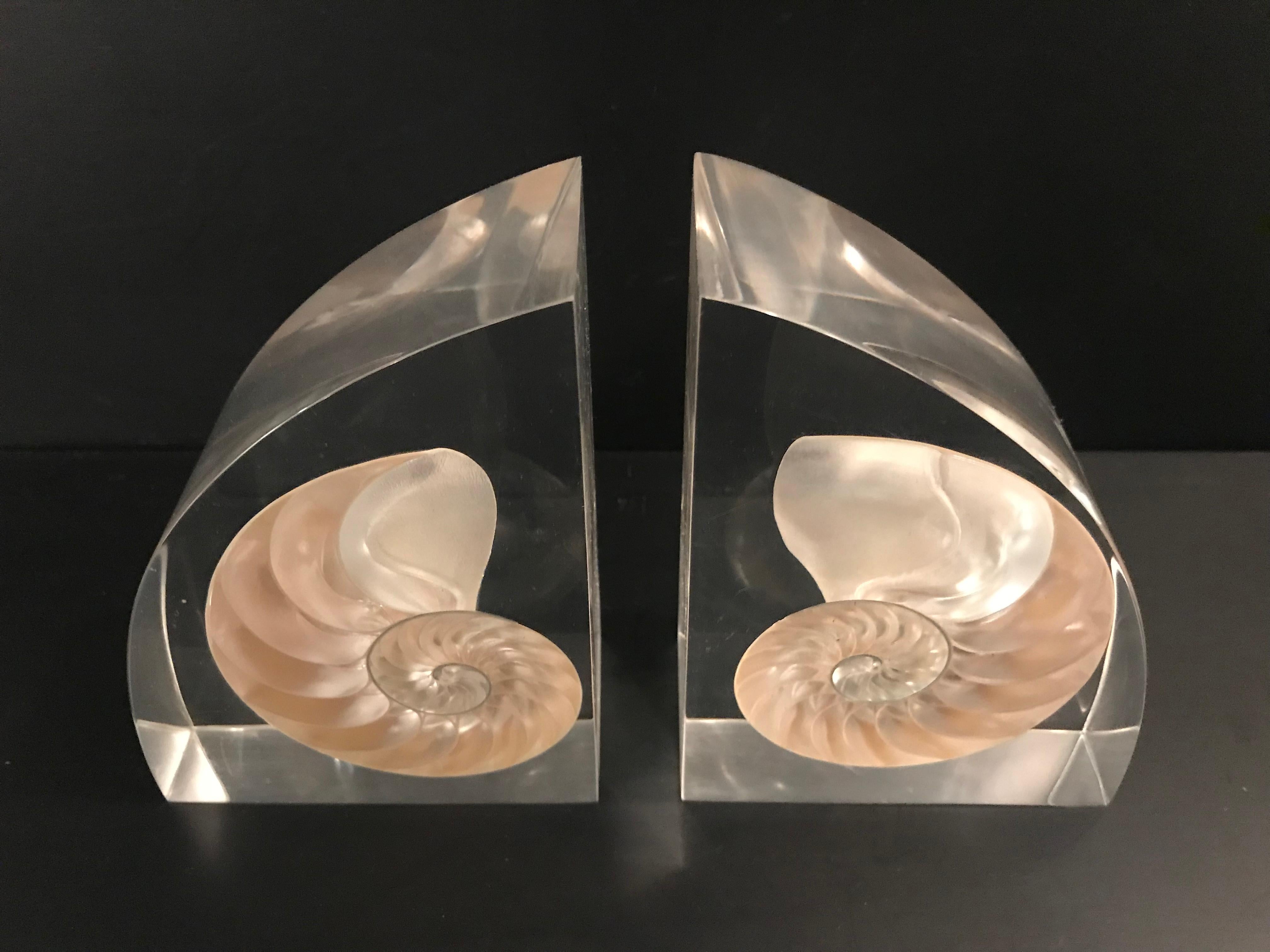 Pair of Lucite Bookends with Encased Nautilus Shell In Good Condition For Sale In Lake Success, NY