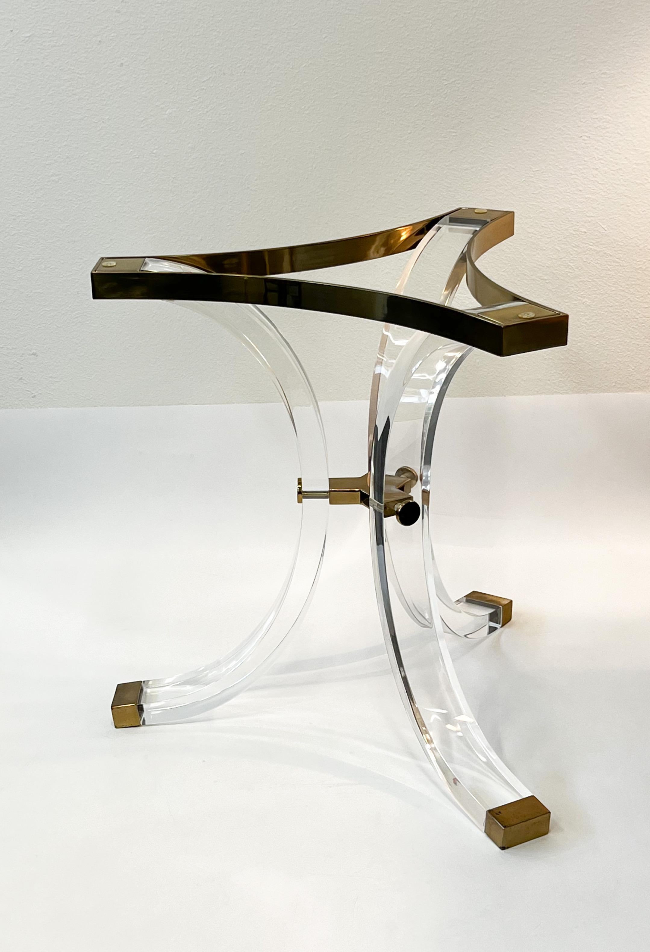 Fin du 20e siècle Paire de bases de tables de salle à manger Regency en lucite et laiton par Charles Hollis Jones en vente