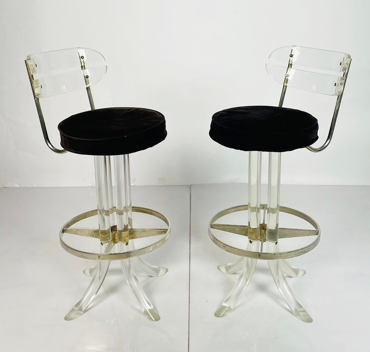 Introducing the Pair of Lucite & Chrome Barstools After Charles Hollis Jones, USA 1970', a stunning addition to any modern home. These barstools are a tribute to the iconic designer Charles Hollis Jones, renowned for his innovative use of materials