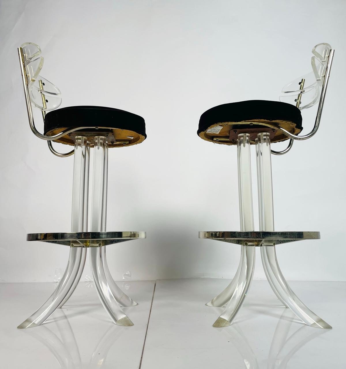 Textile Paire de tabourets de bar en lucite et chrome d'après Charles Hollis Jones, États-Unis, années 1970 en vente
