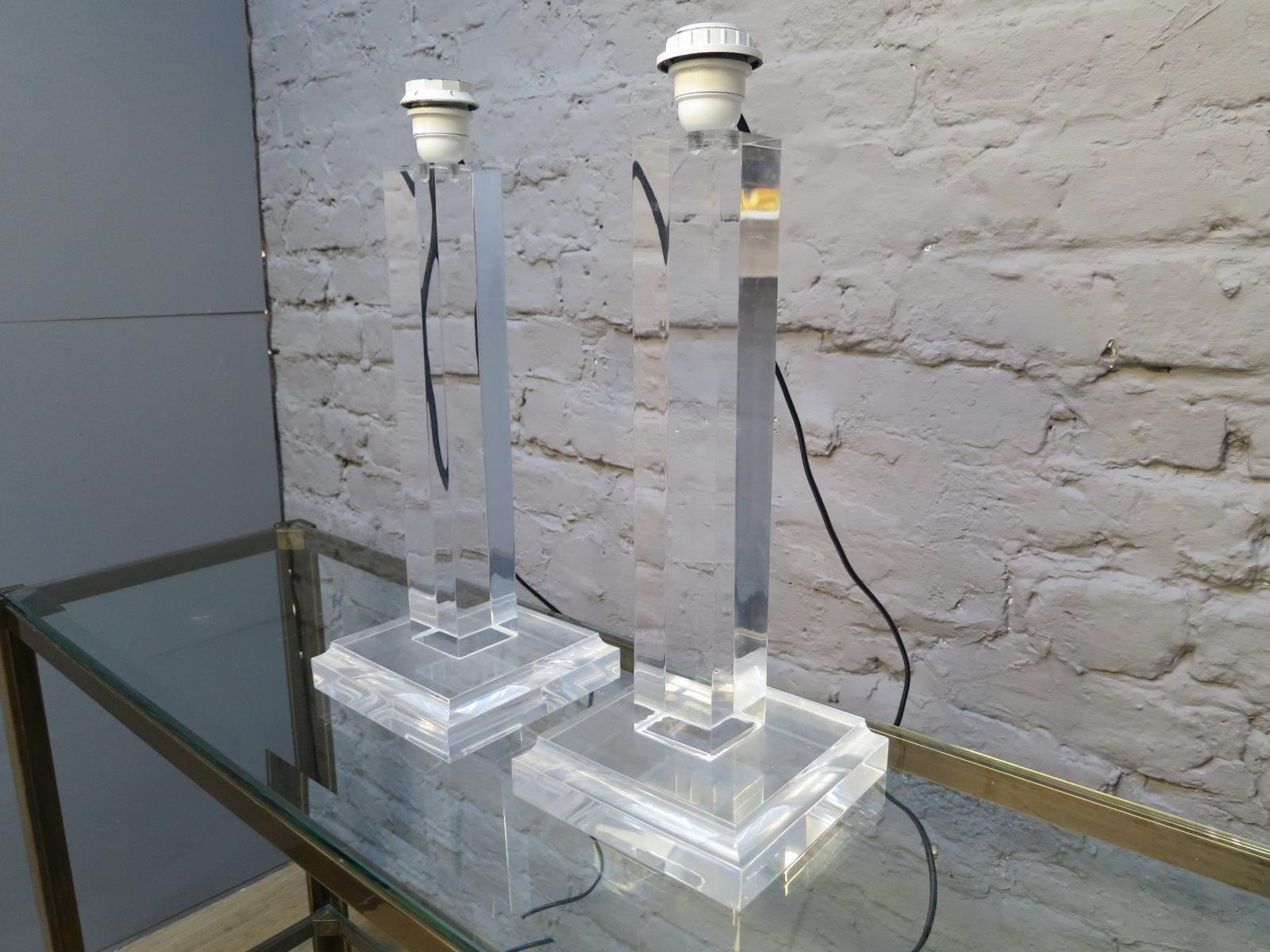 Pair of Lucite Column Table Lamps In Good Condition In London, GB