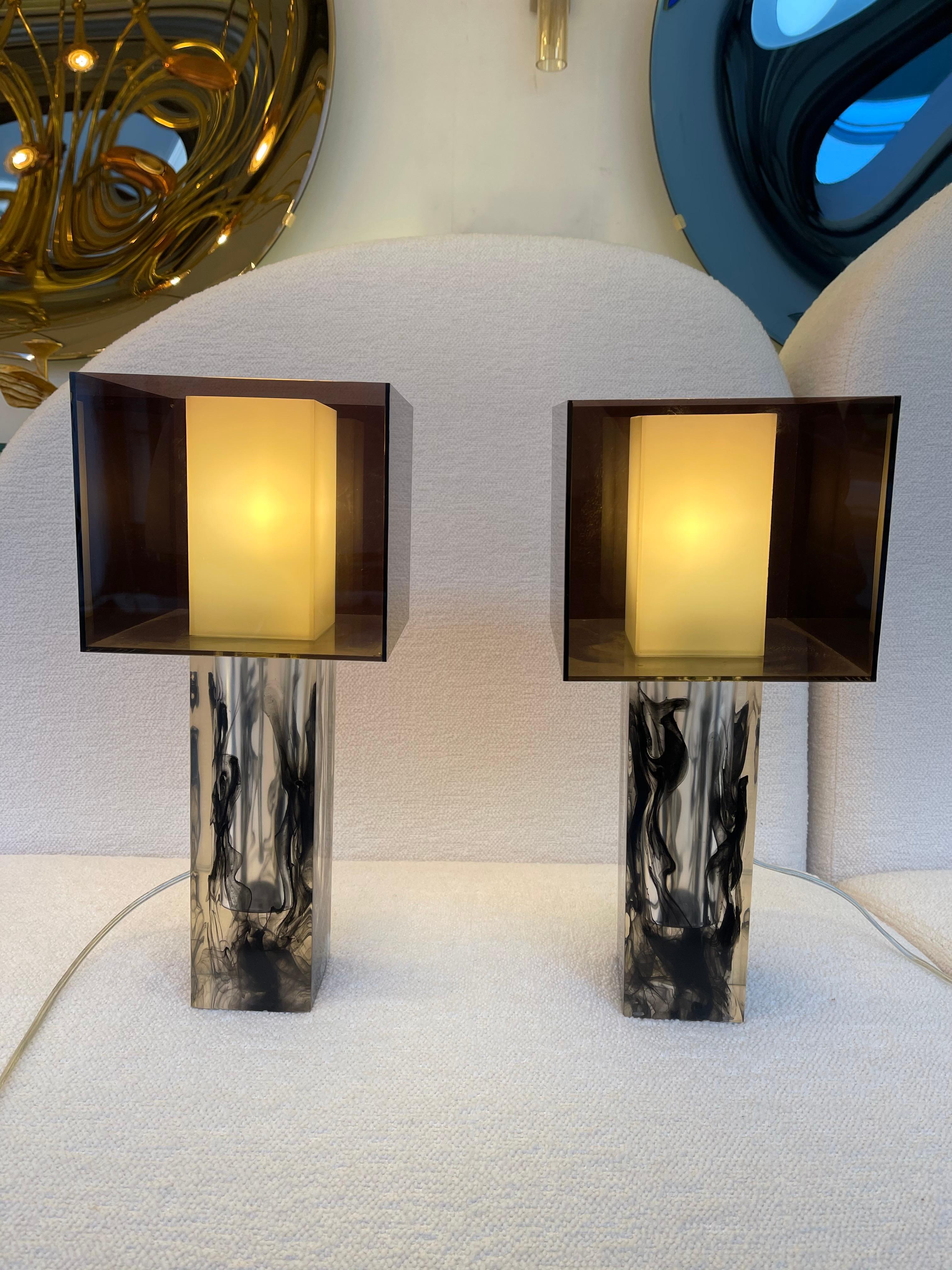 Pair of table or bedside lamps in lucite by the swedish editor workshop Ateljé Lyktan. Nice flame decor, double shades. Original stamp from the manufacture. Famous design like Romeo Rega, Willy Rizzo for Lumica. In the mood of fractal resin like