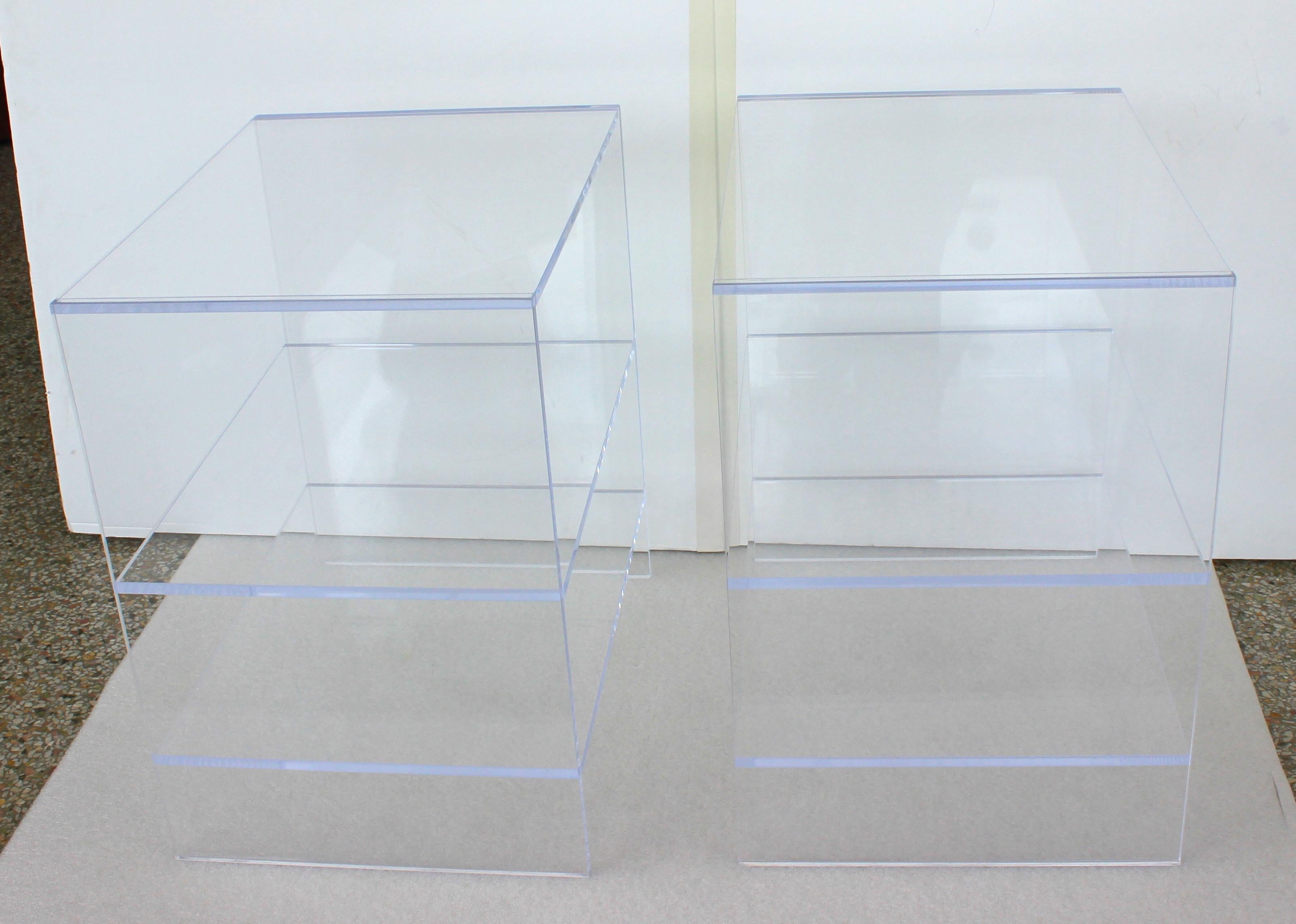 Pair of Lucite End Tables by Iconic Snob Galeries For Sale 3