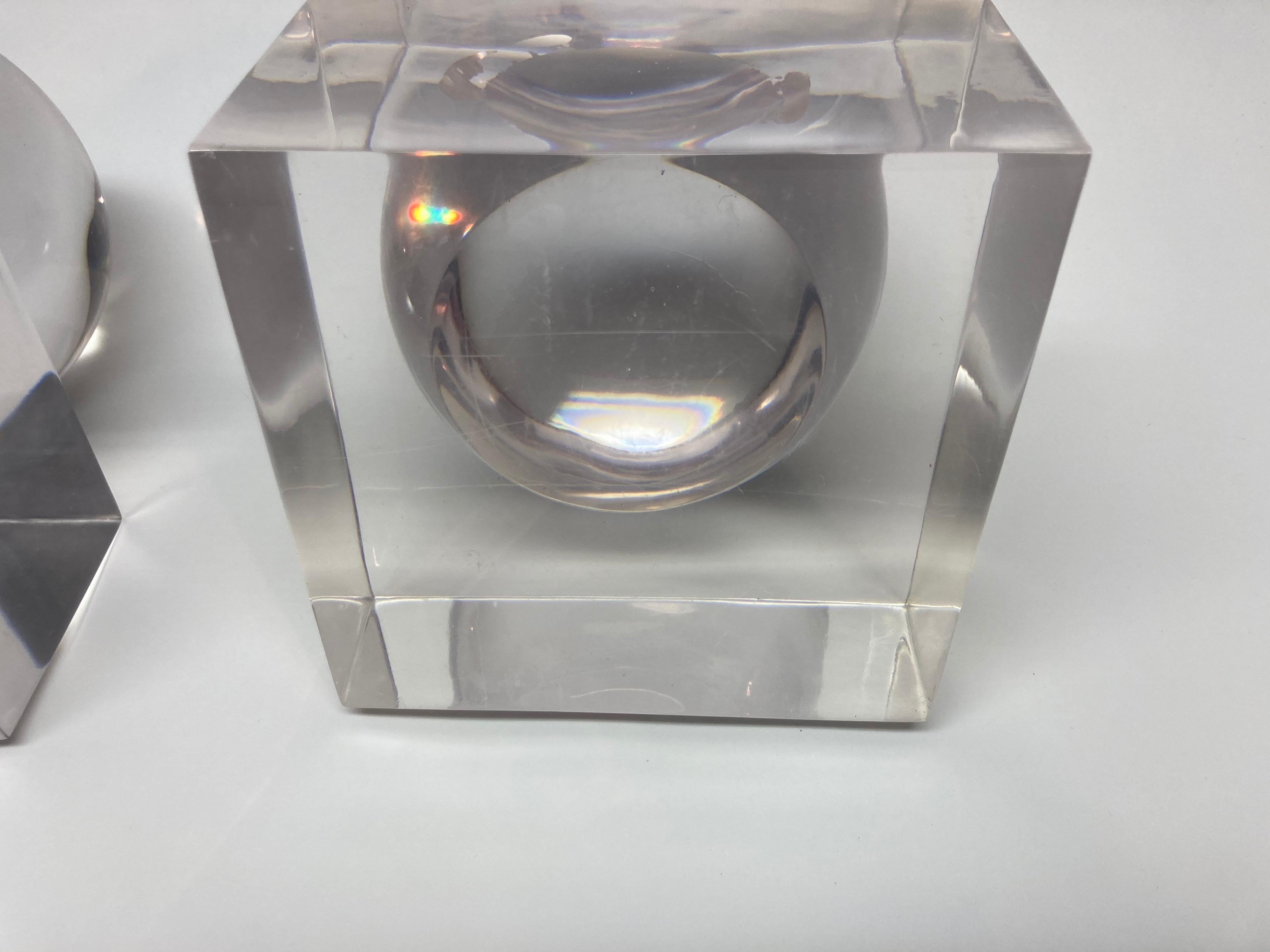 Coppia di terminali in lucite In condizioni buone in vendita a East Hampton, NY