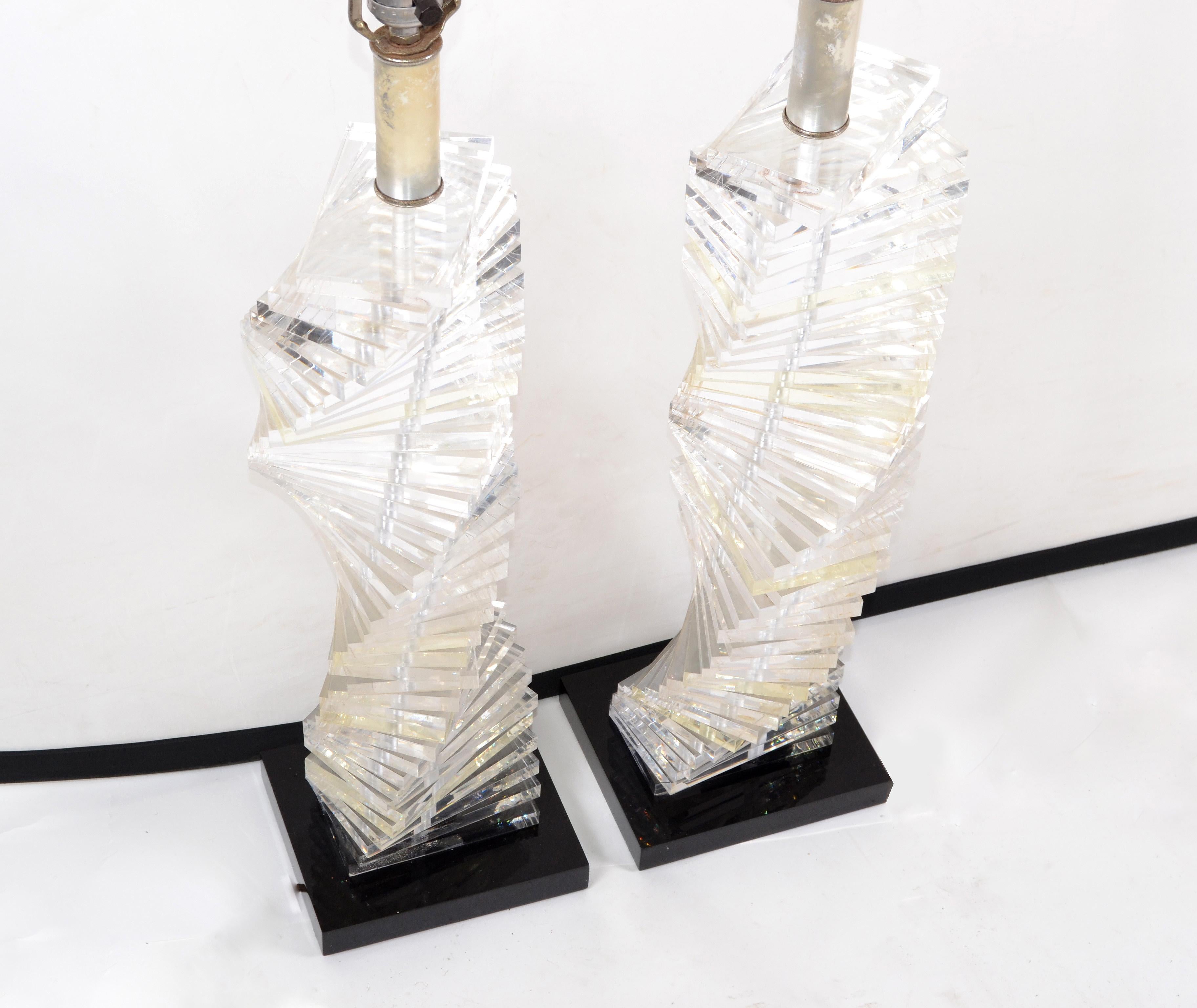 Pair of Mid-Century Modern Stacked Clear Lucite Lamps Spiral Staircase Design For Sale 1