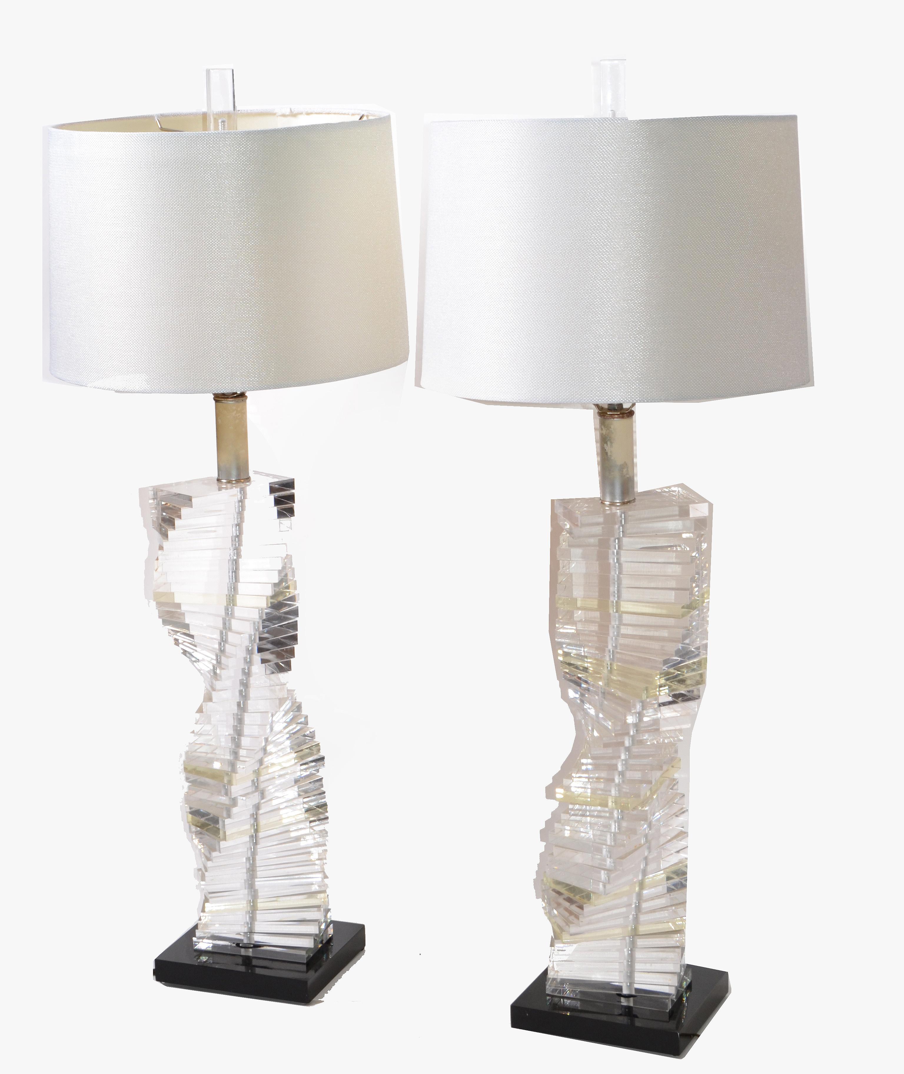 Pair of Mid-Century Modern Stacked Clear Lucite Lamps Spiral Staircase Design For Sale 5