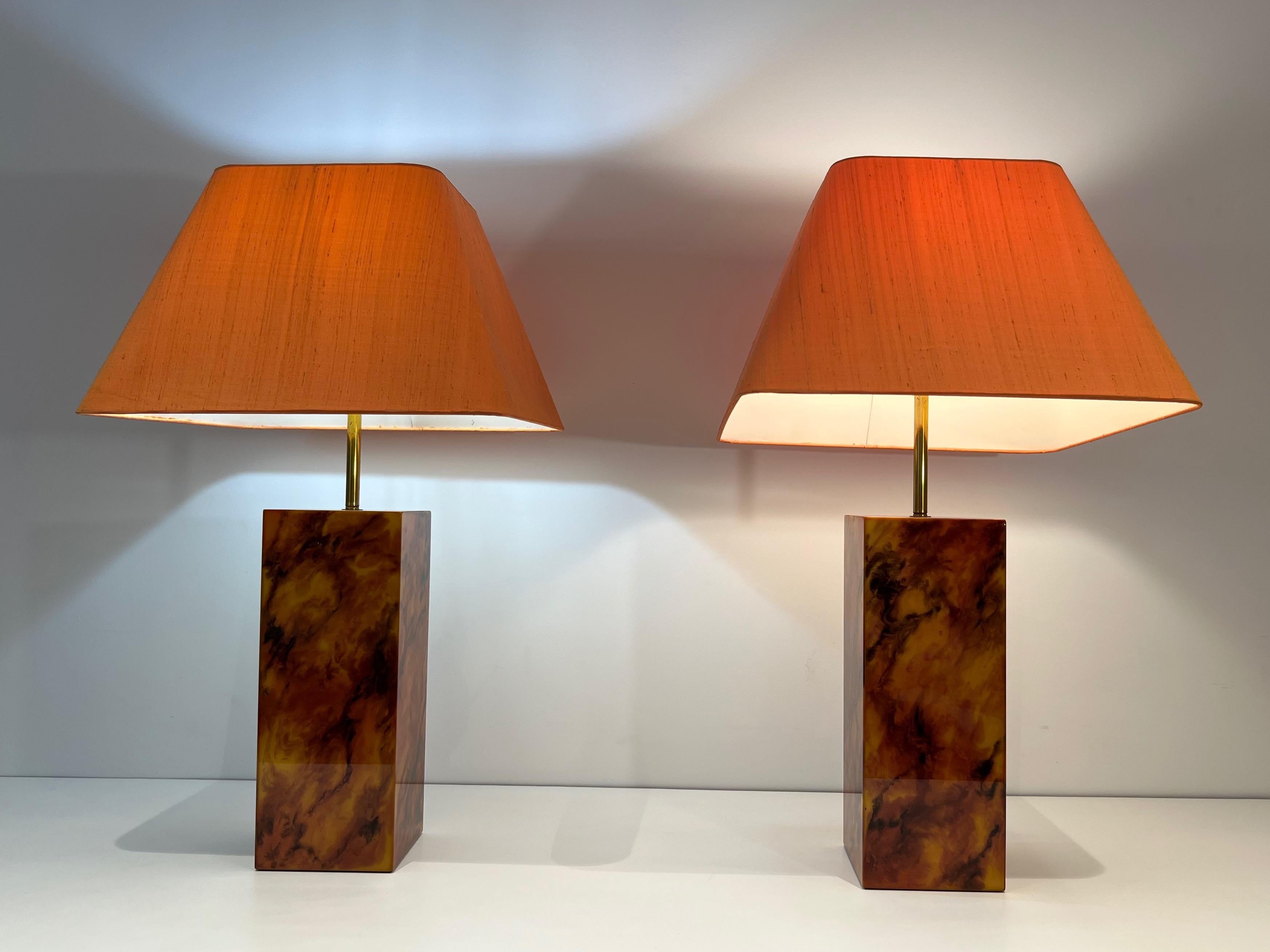 Mid-Century Modern Pair of Lucite Lamps Imitating Tortoise Shell. French work. Circa 1970 For Sale