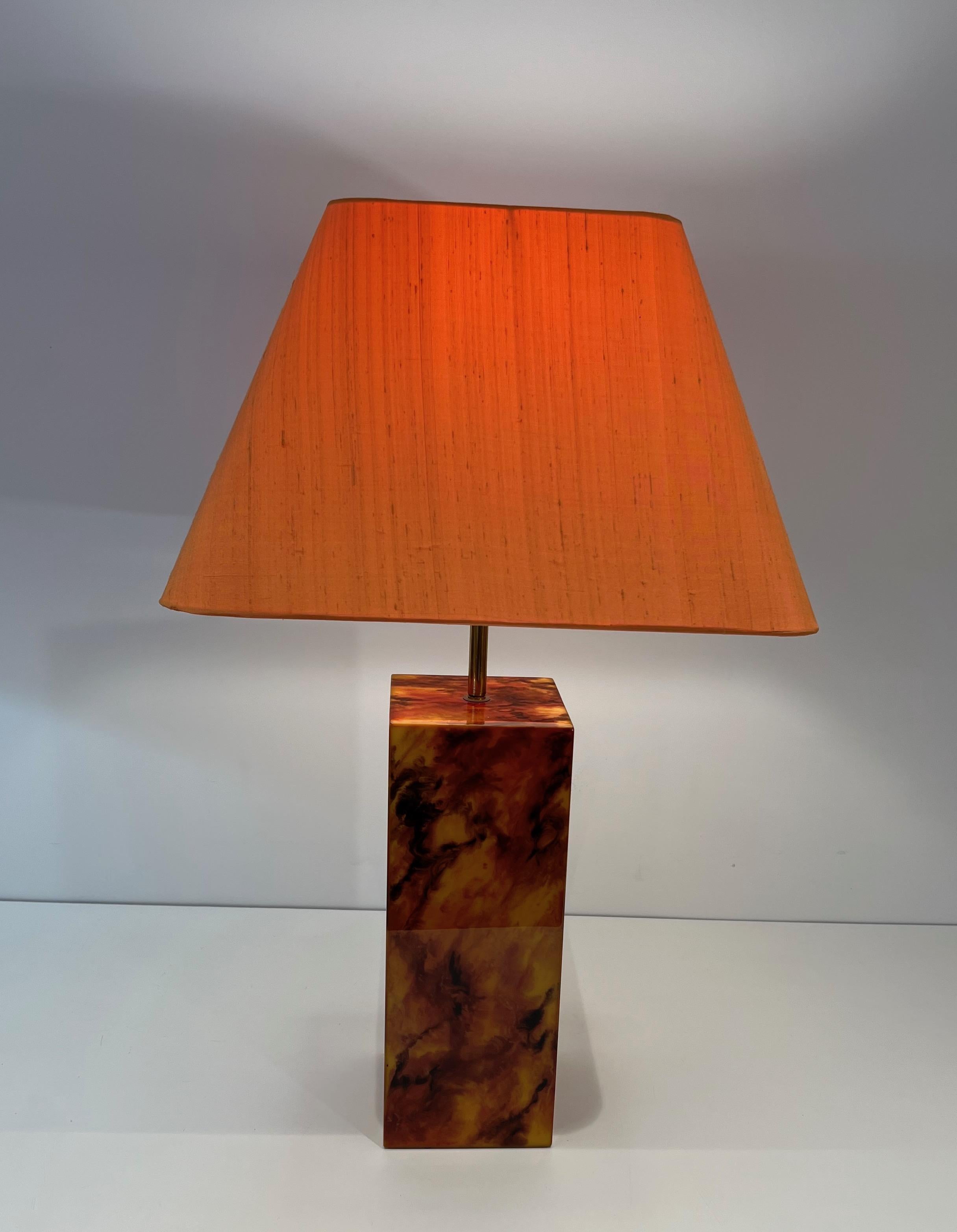 Pair of Lucite Lamps Imitating Tortoise Shell. French work. Circa 1970 In Good Condition For Sale In Marcq-en-Barœul, Hauts-de-France