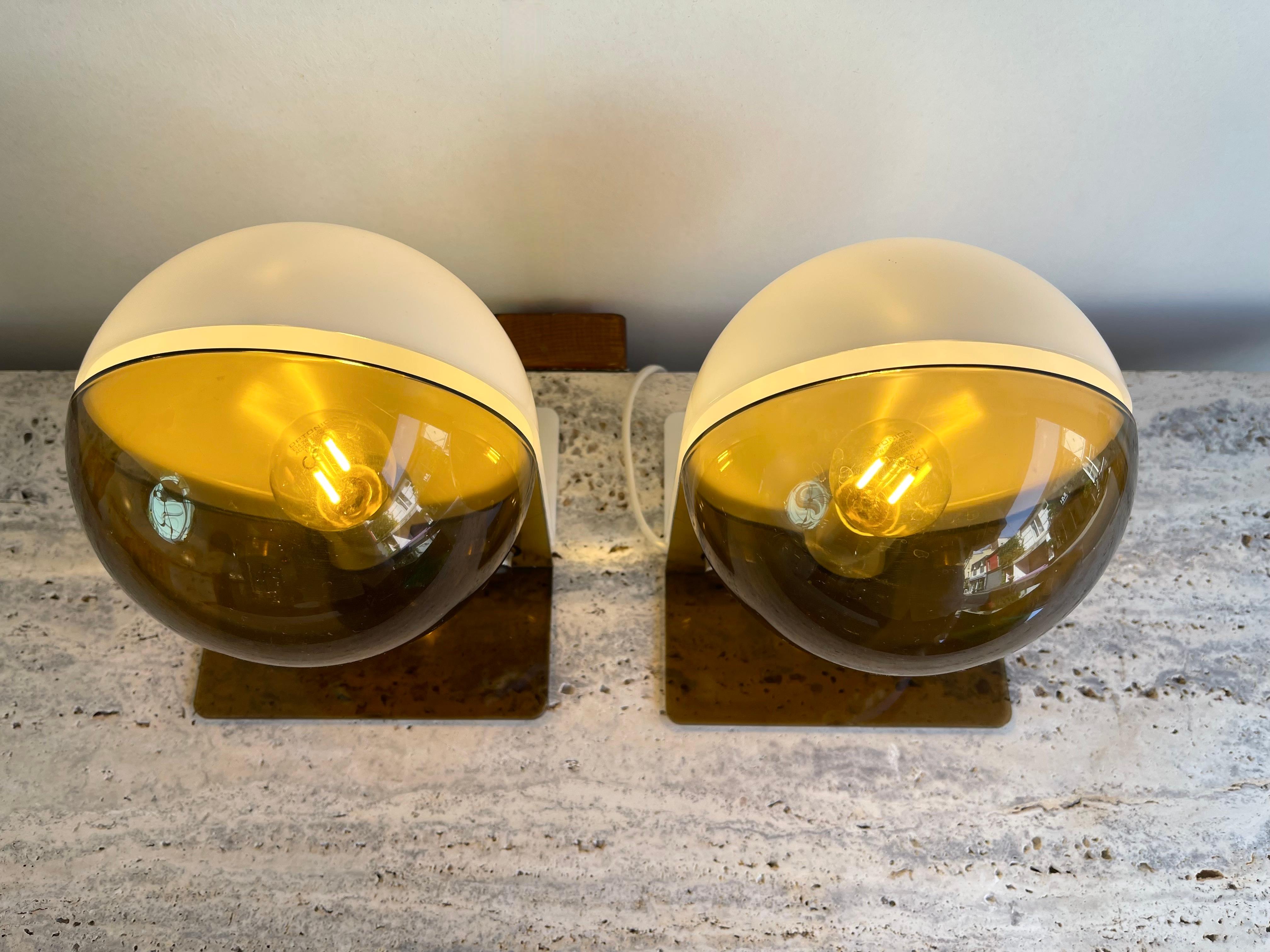 Pair of Lucite Lamps Sirio by Brazzoni Lampa for Harvey Guzzini. Italy, 1970s For Sale 3