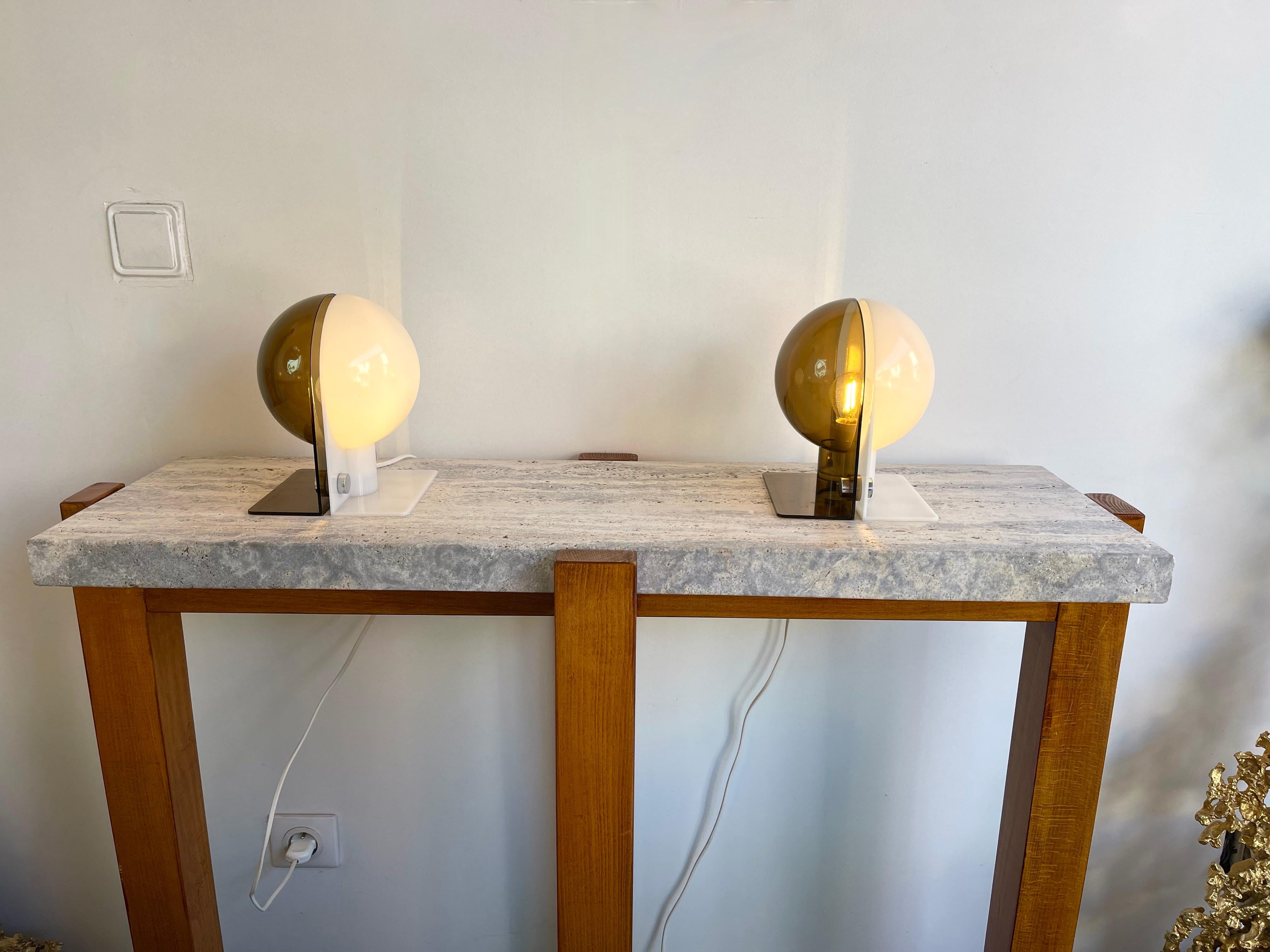 Pair of Lucite Lamps Sirio by Brazzoni Lampa for Harvey Guzzini. Italy, 1970s For Sale 5