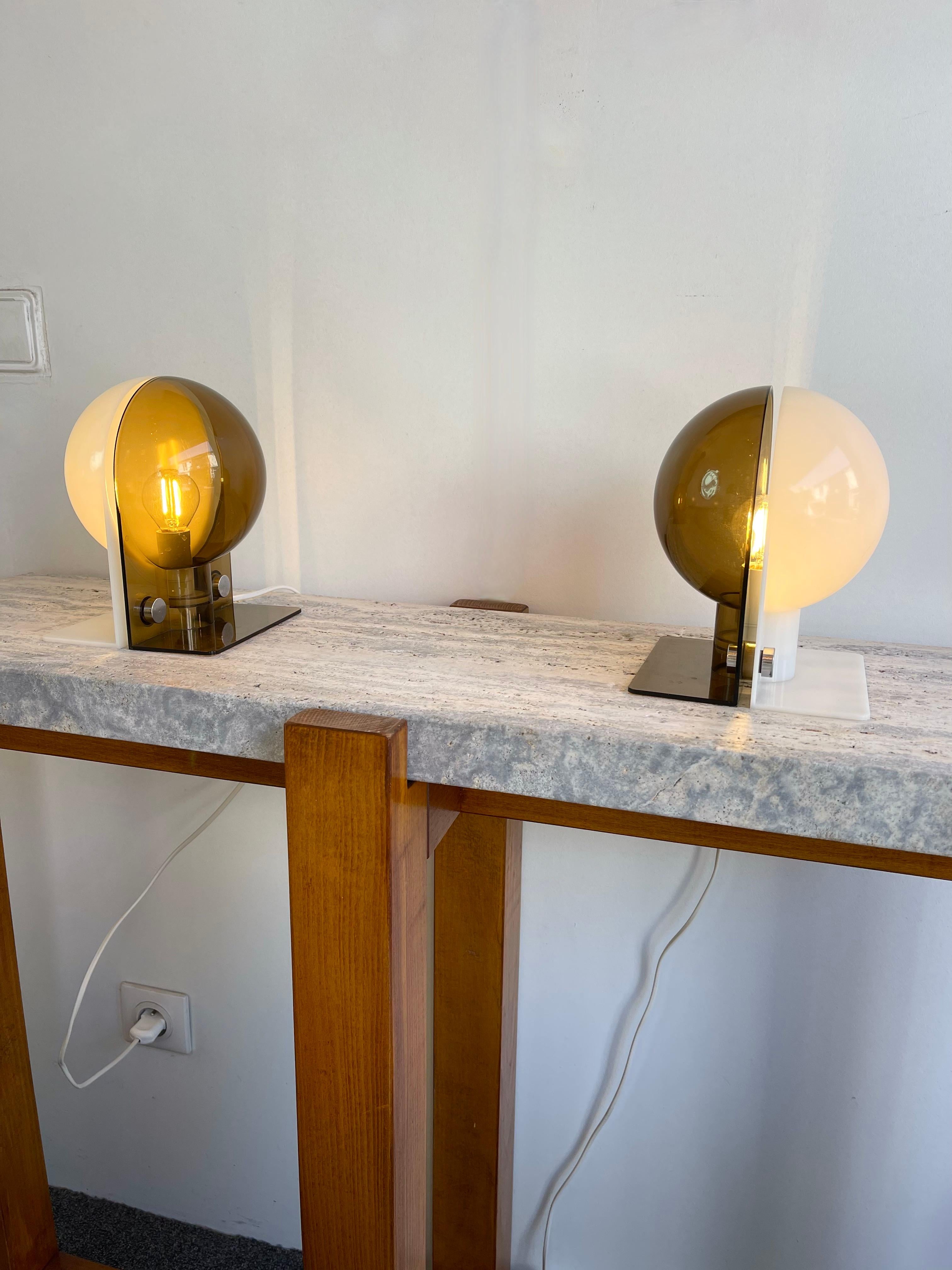 Pair of Lucite Lamps Sirio by Brazzoni Lampa for Harvey Guzzini. Italy, 1970s For Sale 6
