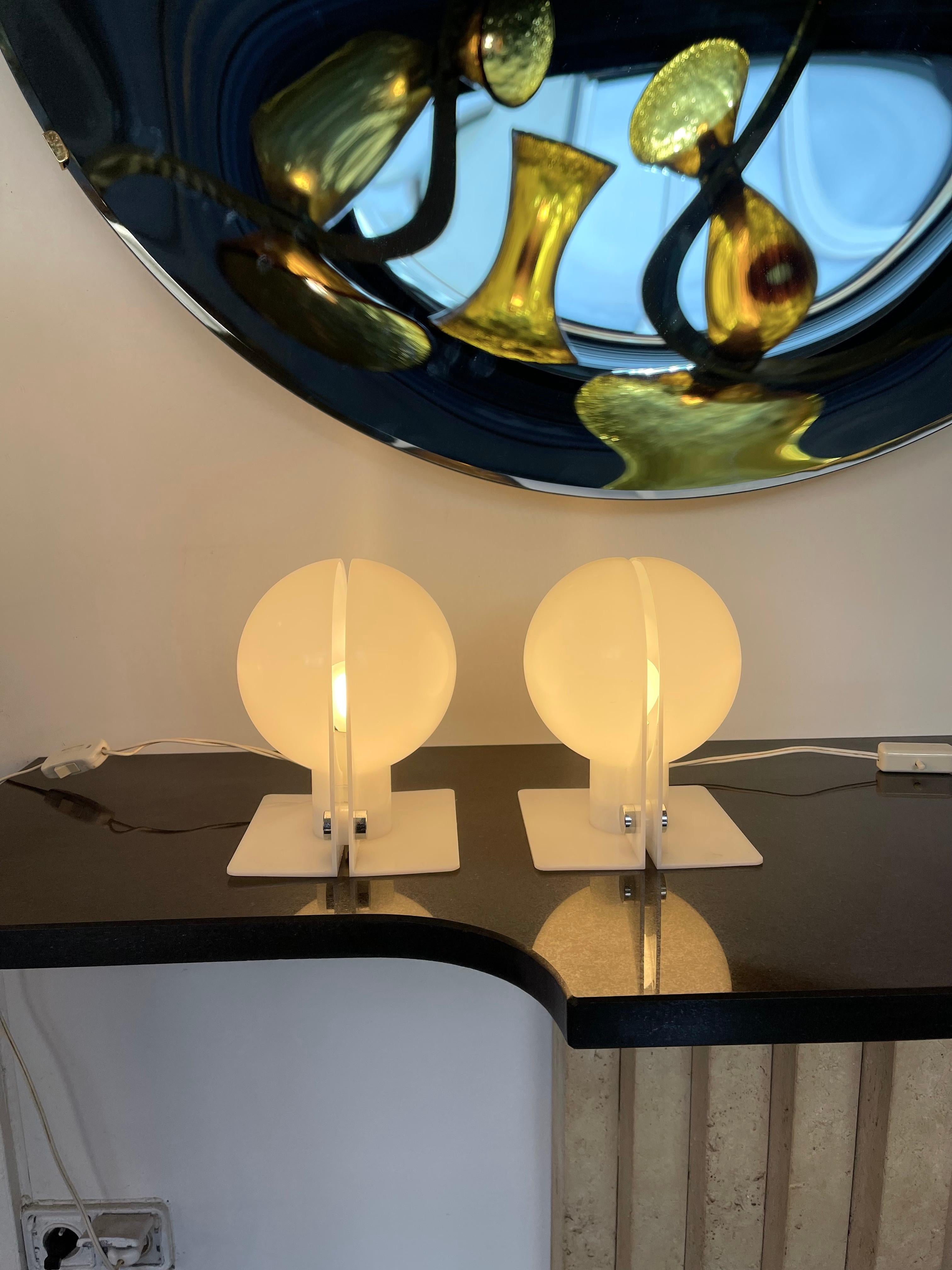 Space Age Pair of Lucite Lamps Sirio by Brazzoni Lampa for Harvey Guzzini. Italy, 1970s For Sale