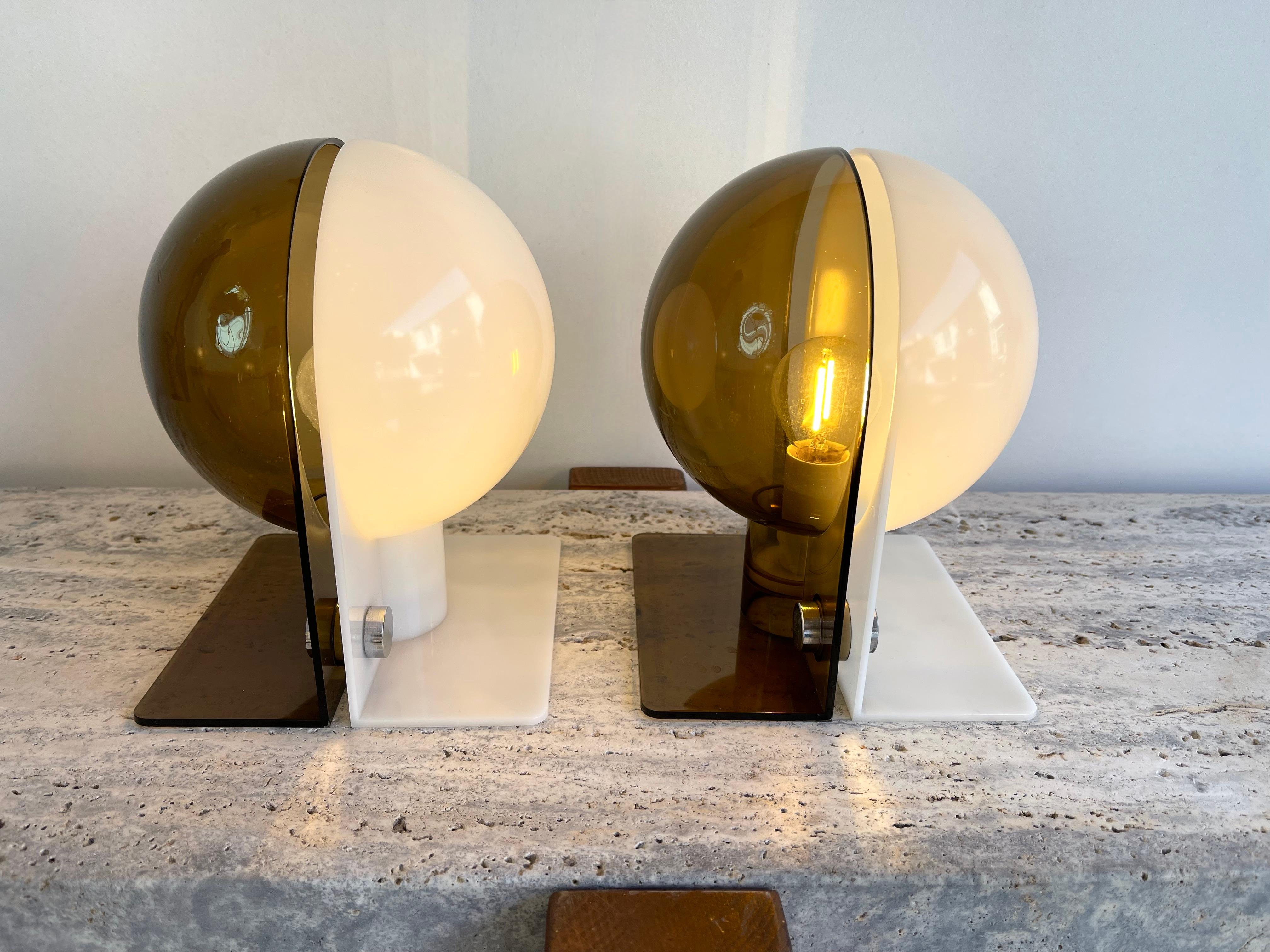 Space Age Pair of Lucite Lamps Sirio by Brazzoni Lampa for Harvey Guzzini. Italy, 1970s For Sale