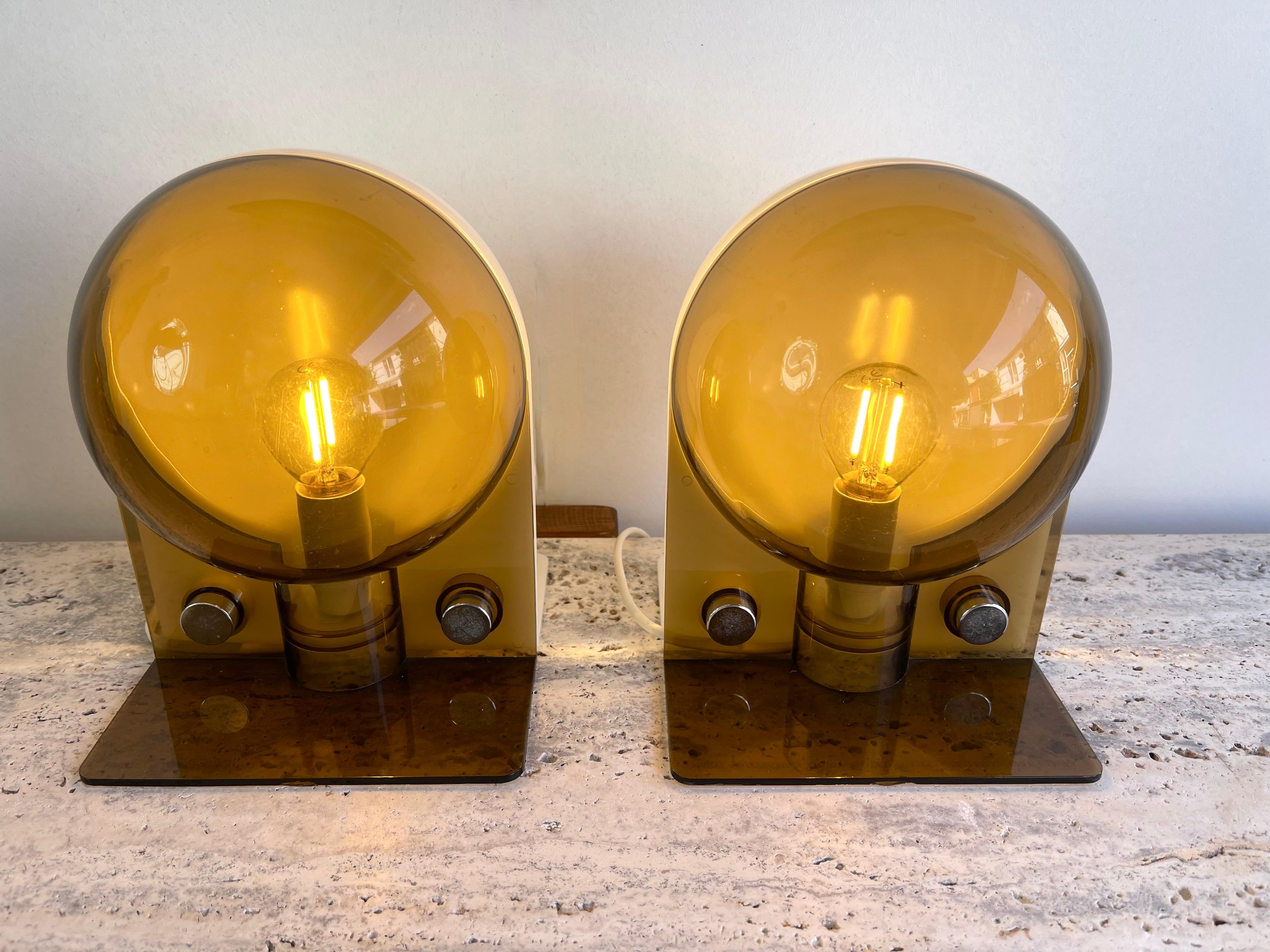 Pair of Lucite Lamps Sirio by Brazzoni Lampa for Harvey Guzzini. Italy, 1970s In Good Condition For Sale In SAINT-OUEN, FR