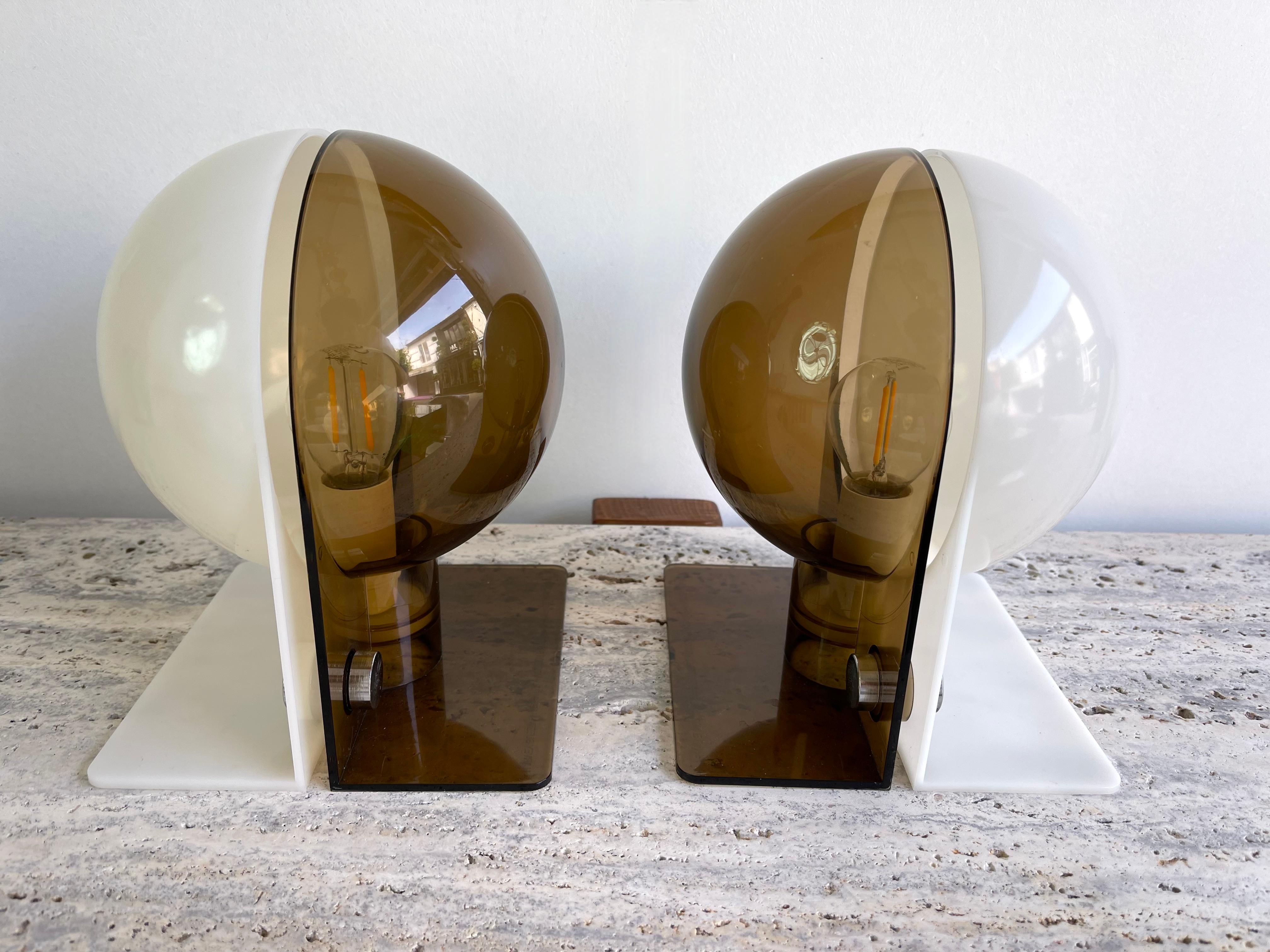 Late 20th Century Pair of Lucite Lamps Sirio by Brazzoni Lampa for Harvey Guzzini. Italy, 1970s For Sale