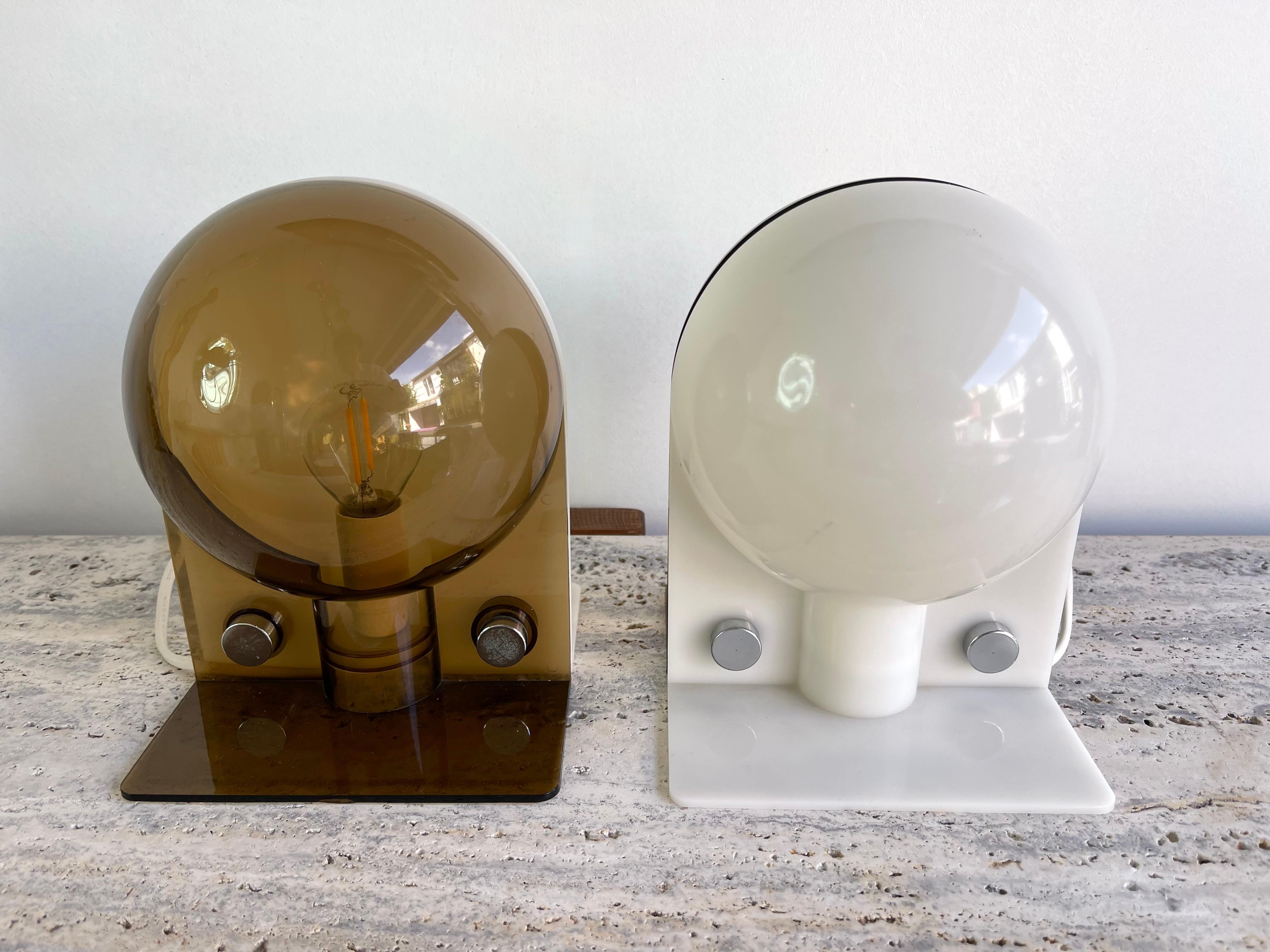 Pair of Lucite Lamps Sirio by Brazzoni Lampa for Harvey Guzzini. Italy, 1970s For Sale 2