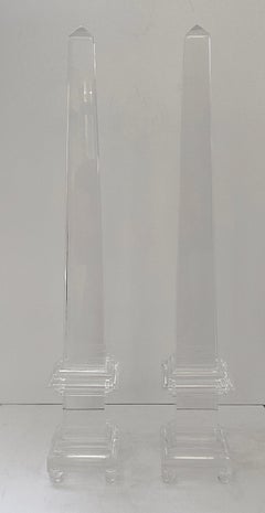 Paire d'obélisques en lucite
