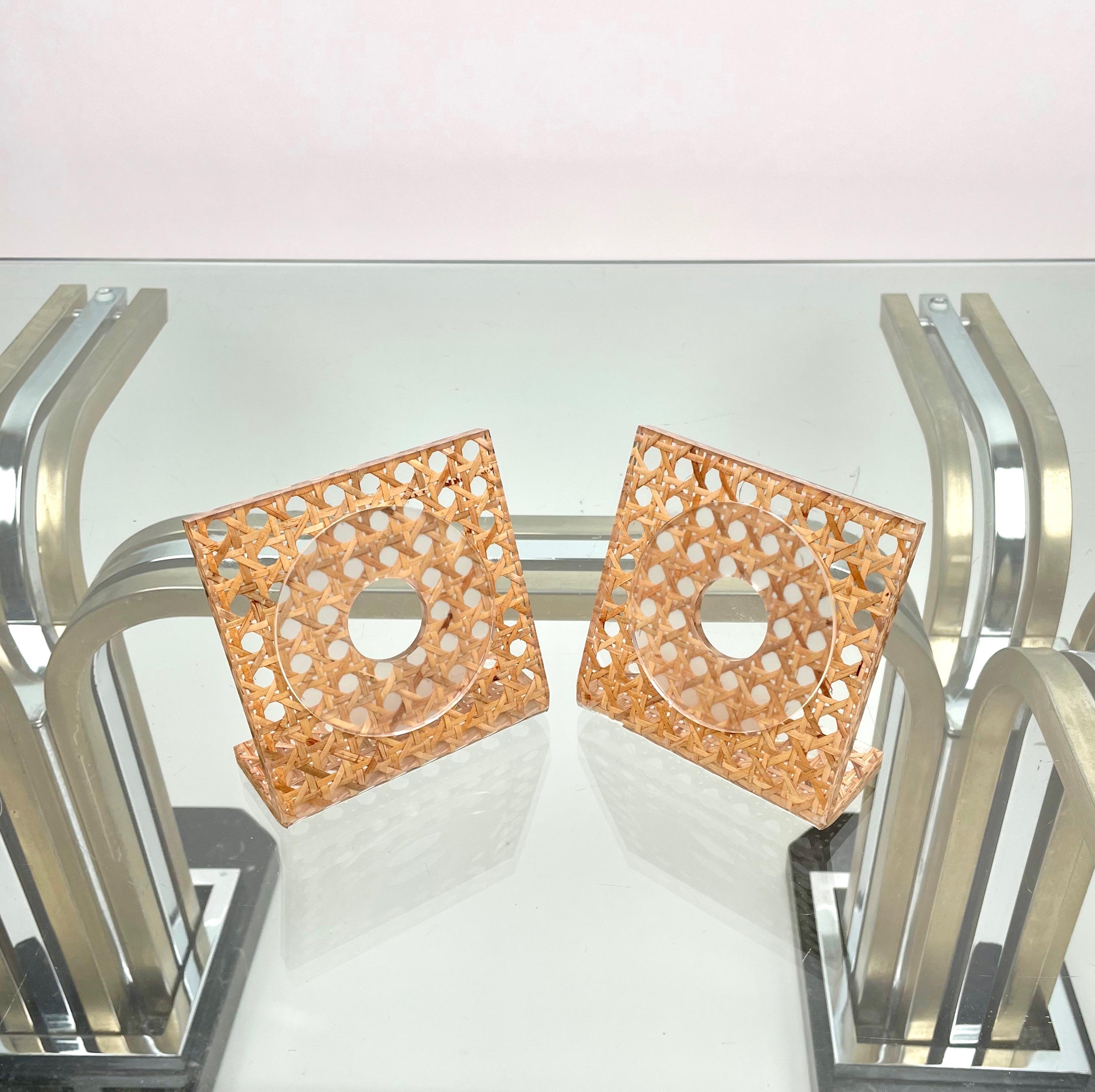 Quadratischer Bilderrahmen aus Lucite und Rattan im Christian Dior-Stil, Italien, 1970er Jahre, Paar (Italienisch) im Angebot