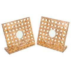 Coppia di cornici quadrate in lucite e rattan in stile Christian Dior, Italia, anni '70