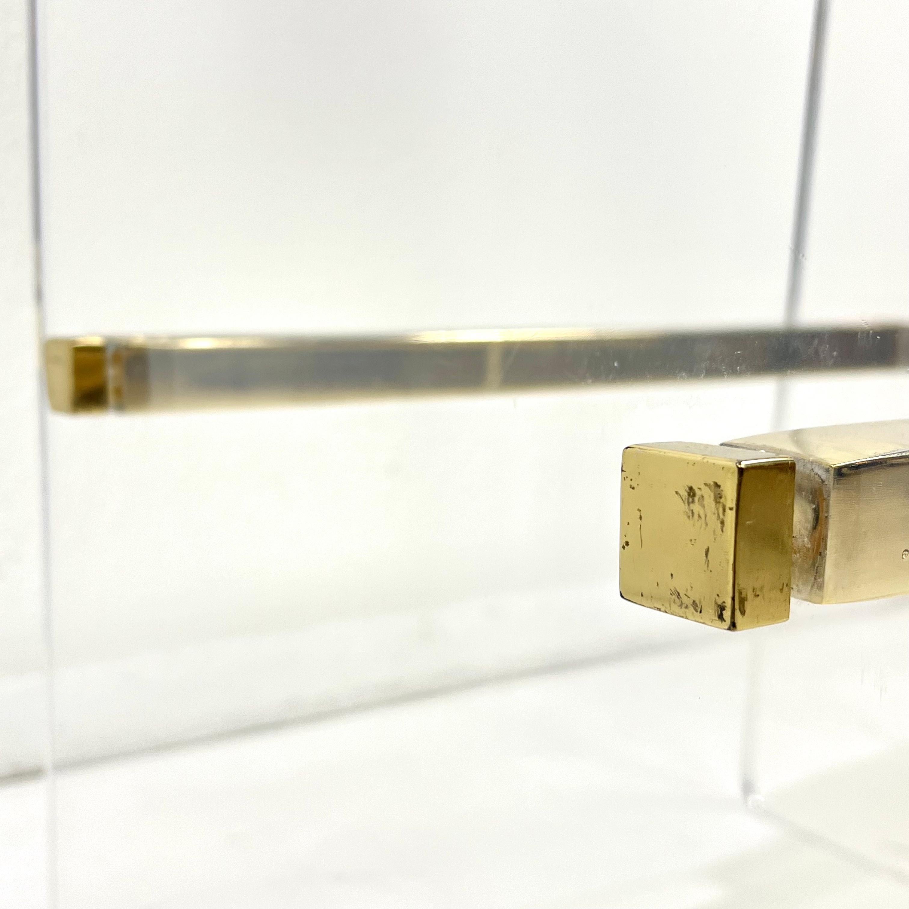 Coppia di sgabelli girevoli a cascata in lucite di Charles Hollis Jones in vendita 8