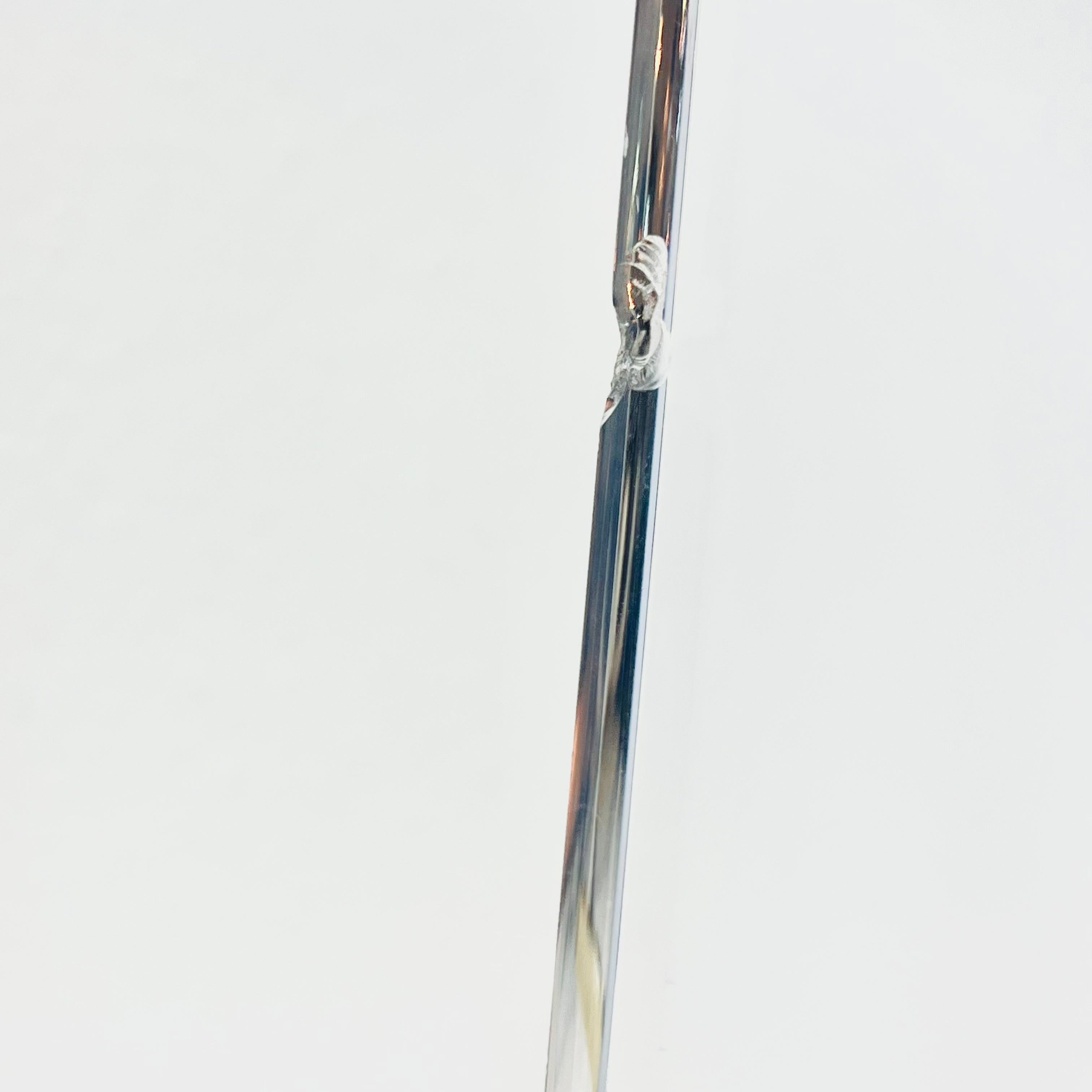 Coppia di sgabelli girevoli a cascata in lucite di Charles Hollis Jones in vendita 10