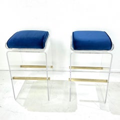 Paar schwenkbare Wasserfall-Barhocker aus Lucit von Charles Hollis Jones