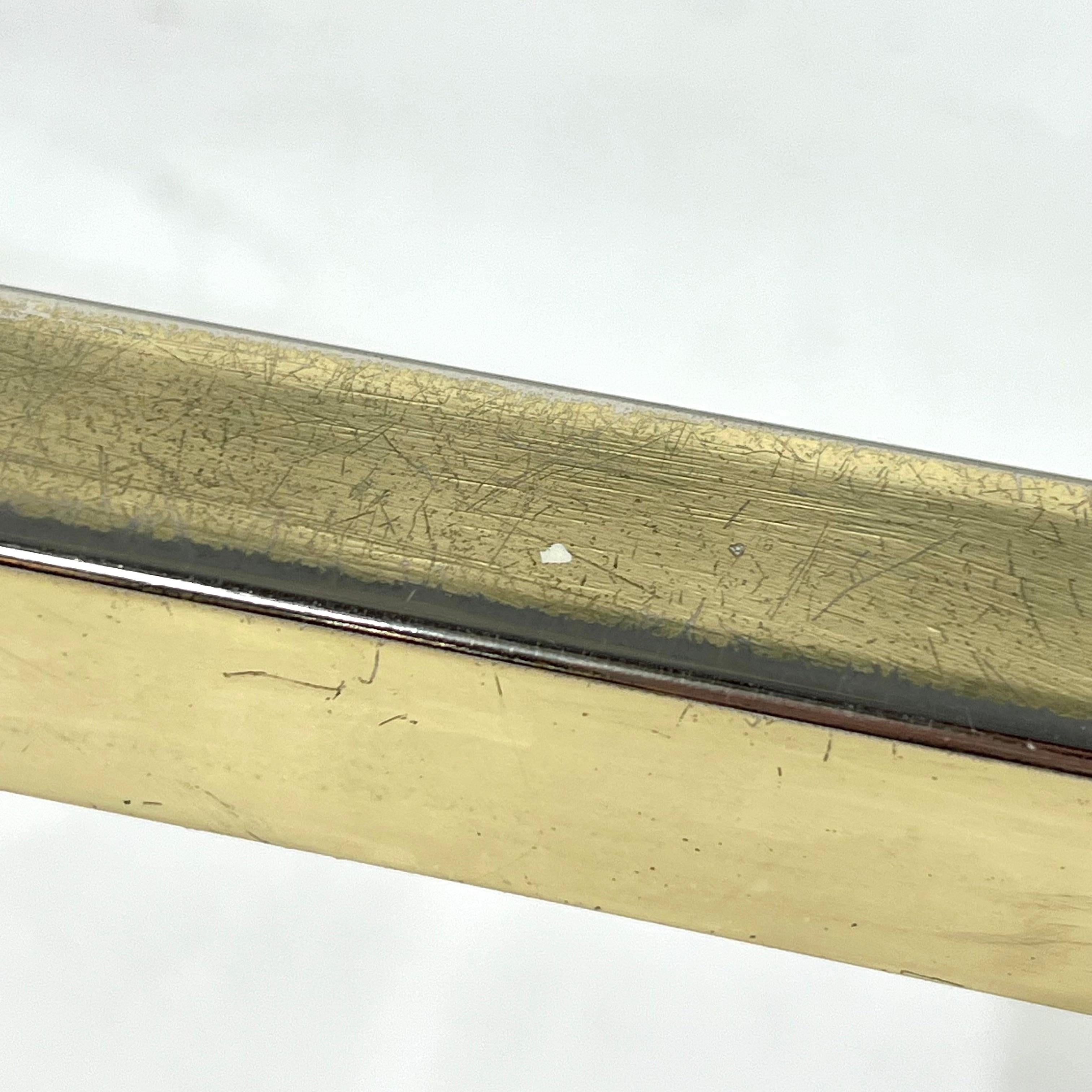 Coppia di sgabelli girevoli a cascata in lucite di Charles Hollis Jones in vendita 13