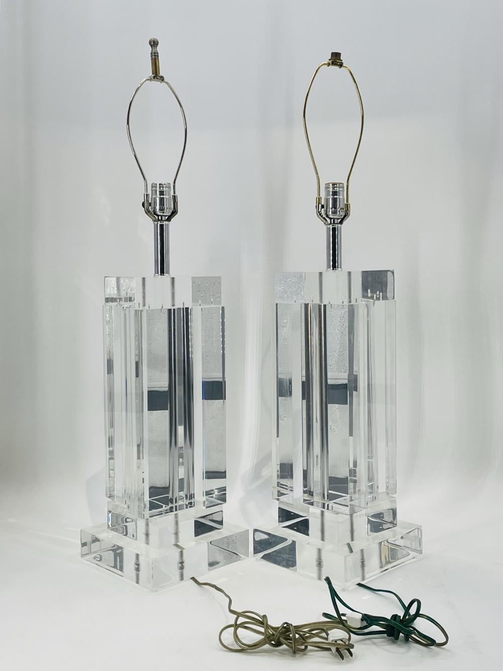 Paar Lucite-Tischlampen im Stil von „Les Presmatiques“ im Angebot 3