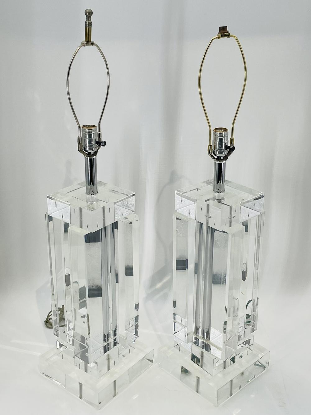 Paar Lucite-Tischlampen im Stil von „Les Presmatiques“ im Angebot 4