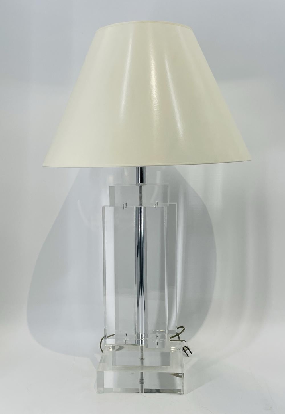 Paar Lucite-Tischlampen im Stil von „Les Presmatiques“ im Zustand „Gut“ im Angebot in Los Angeles, CA