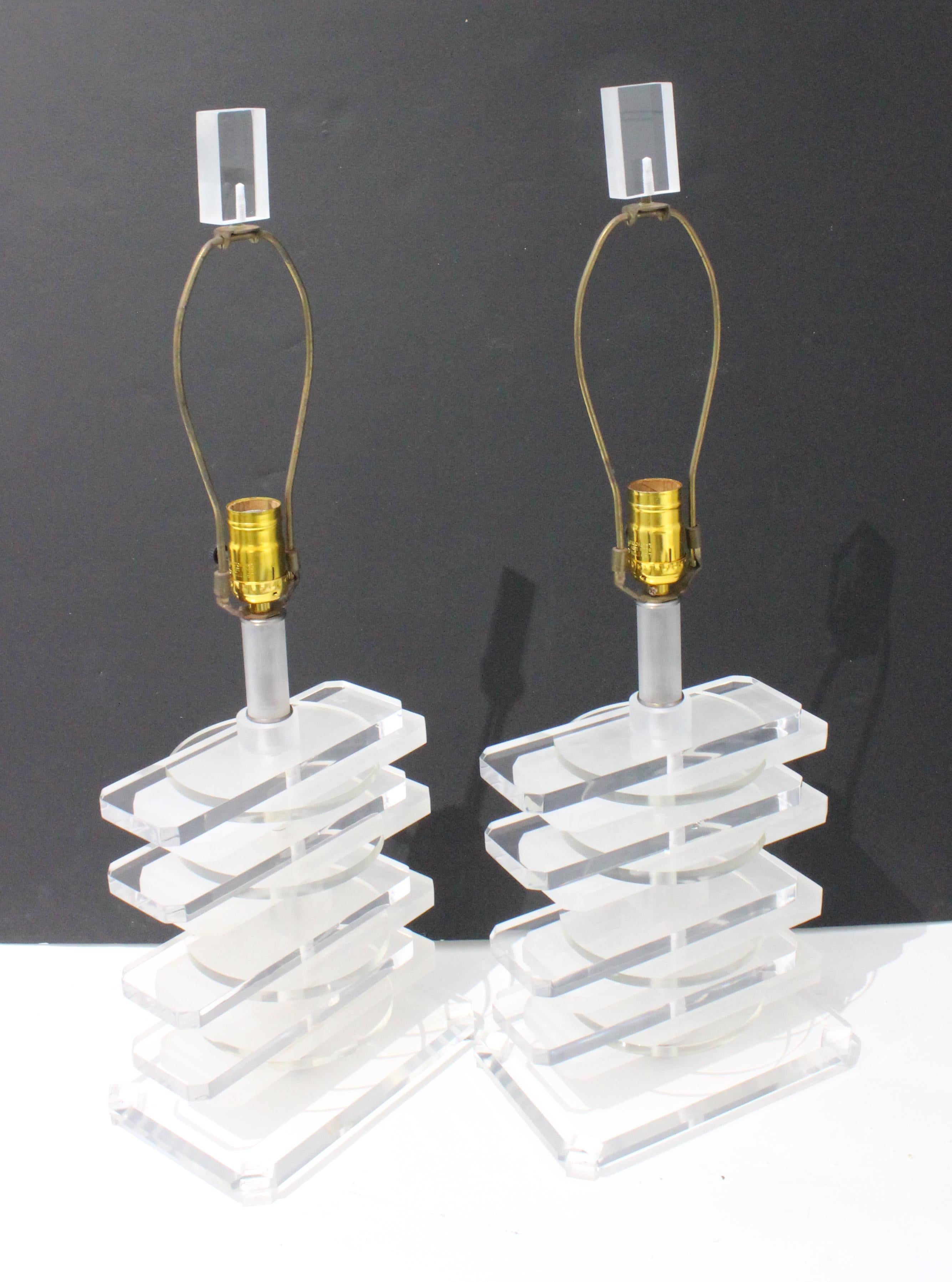 Post-Modern Pair of Lucite Table Lamps For Sale