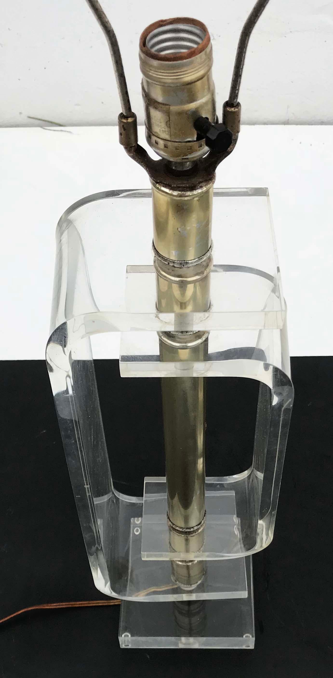 Américain Paire de lampes de table en lucite en vente