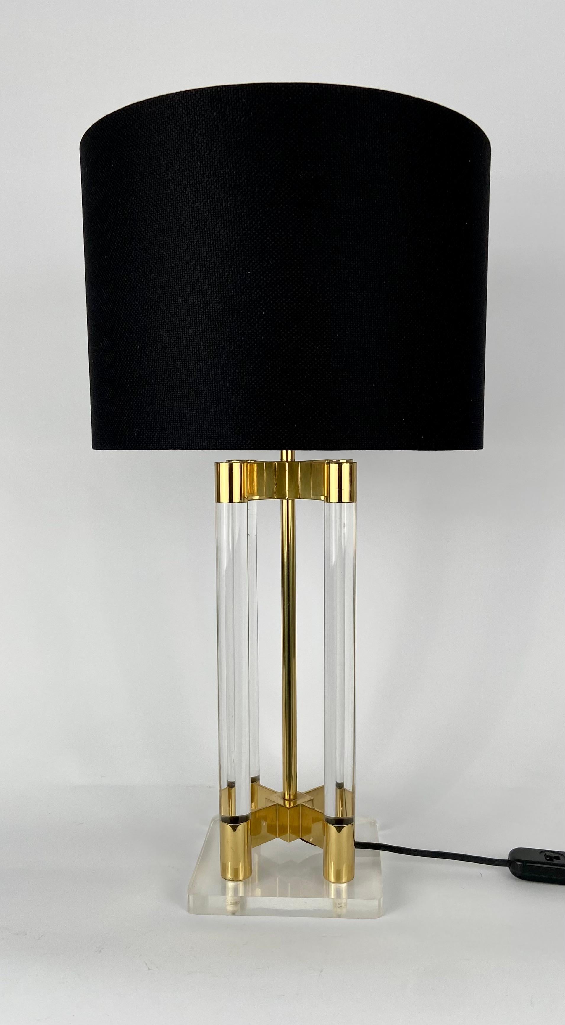 Late 20th Century Pair of lucite table lamps For Sale