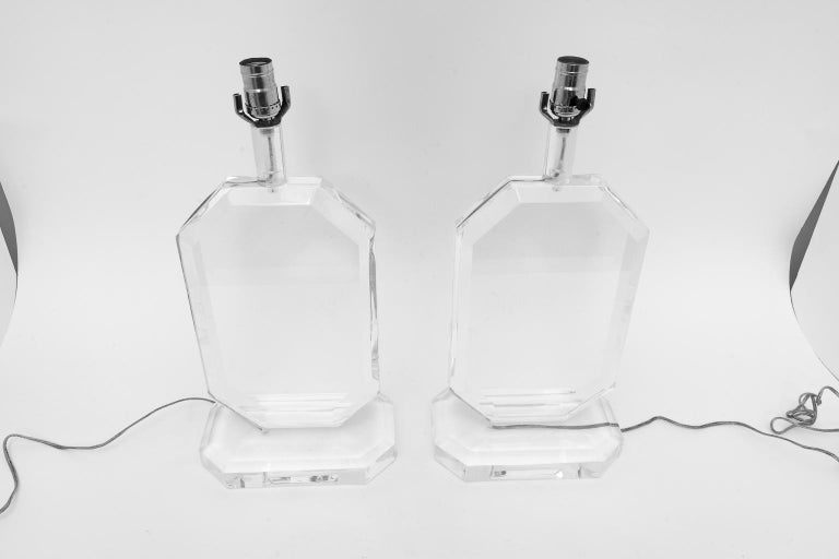 Pair of Lucite Table Lamps In Good Condition For Sale In West Palm Beach, FL